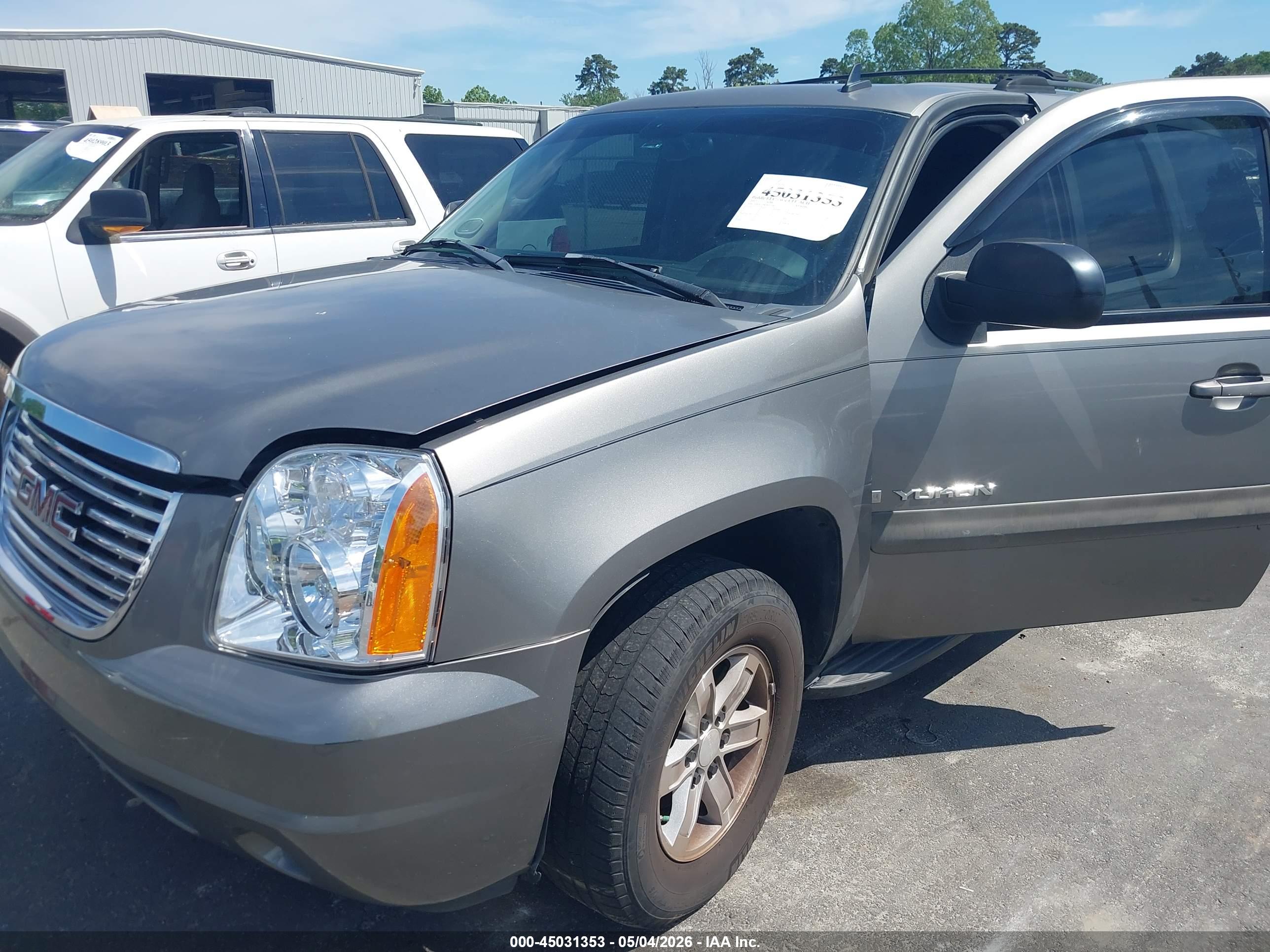 GMC YUKON image 6