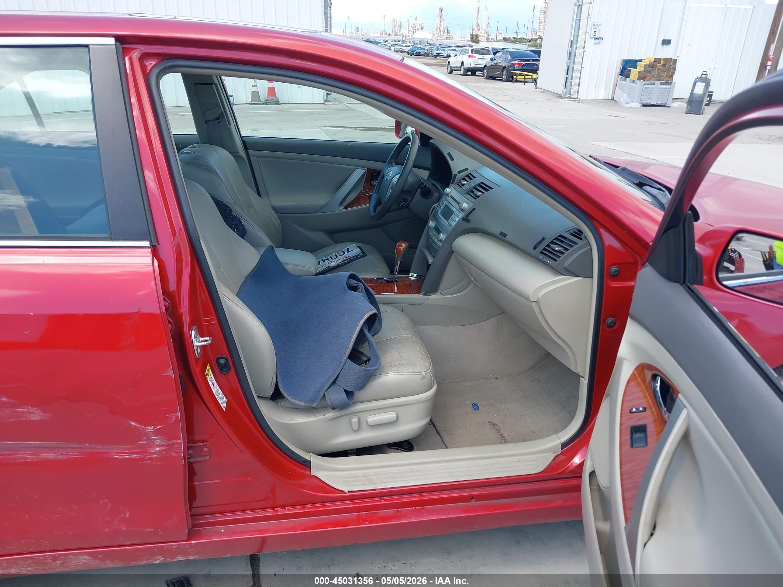 TOYOTA CAMRY image 5