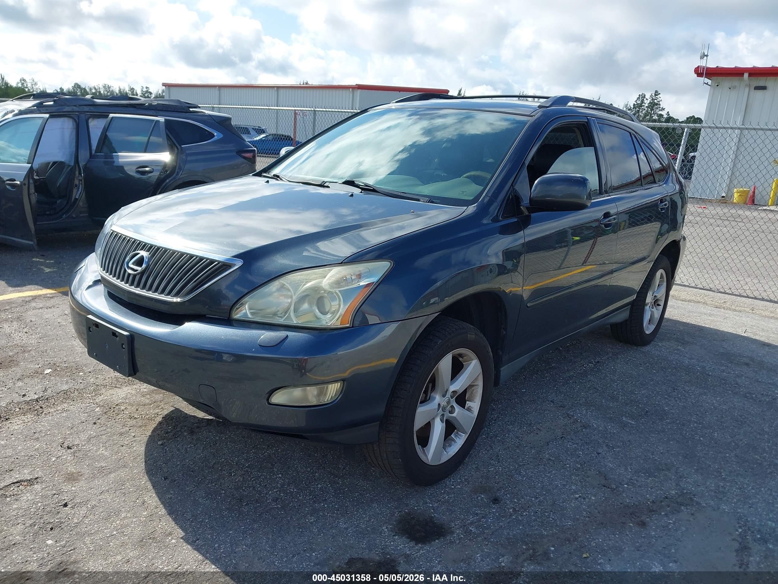 LEXUS RX image 2