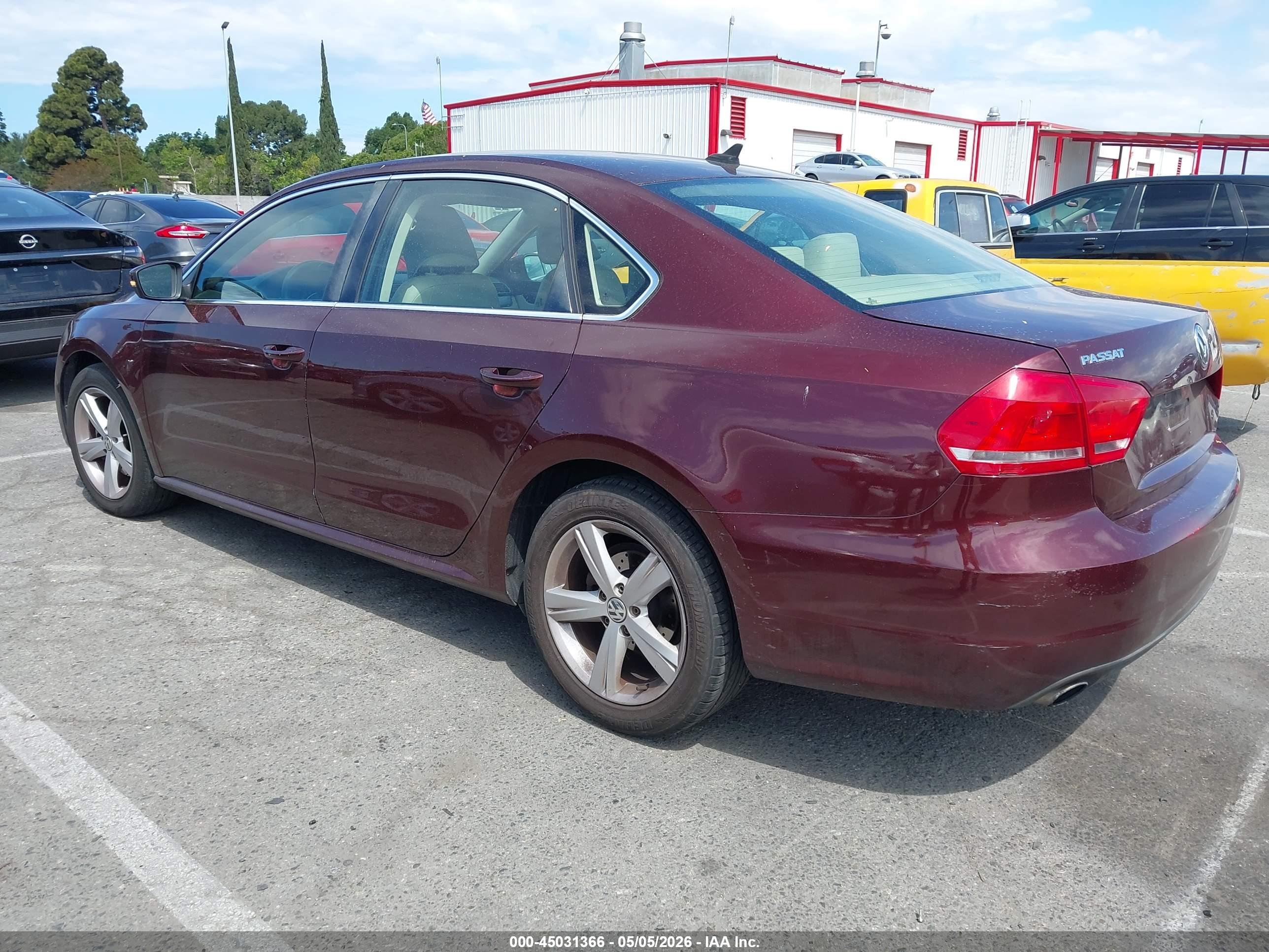 VOLKSWAGEN PASSAT image 3