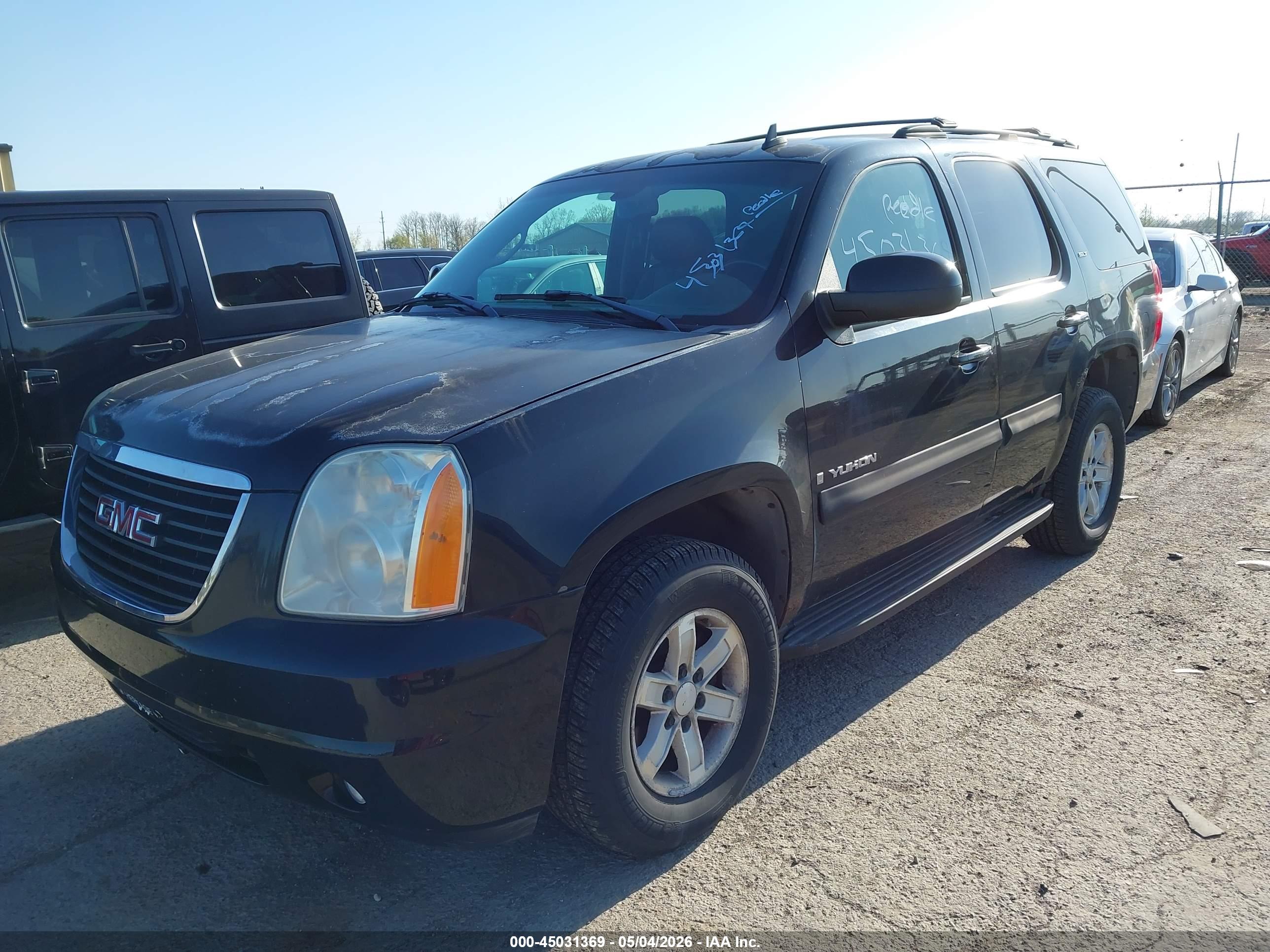 GMC YUKON image 2