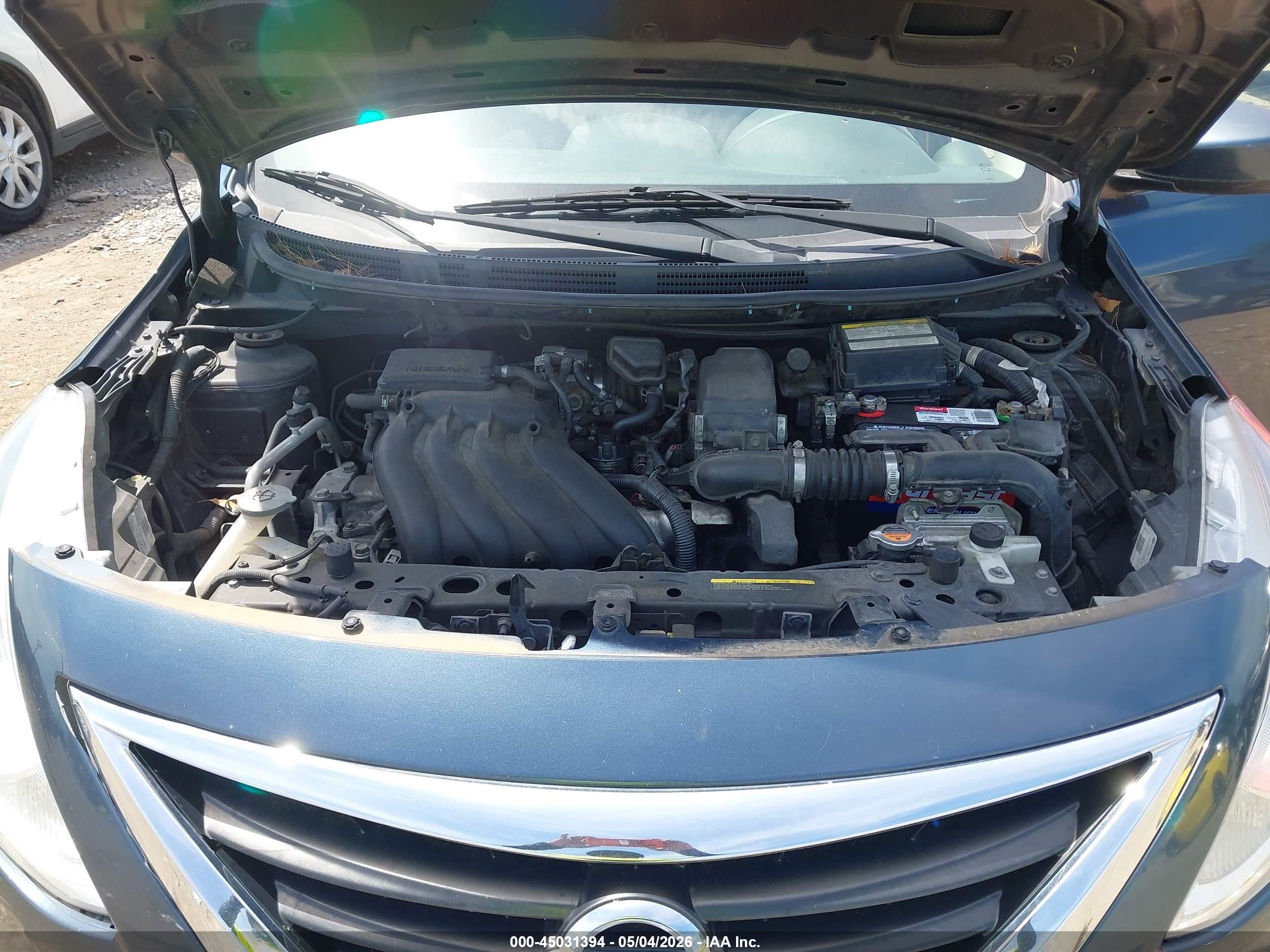 NISSAN VERSA image 10
