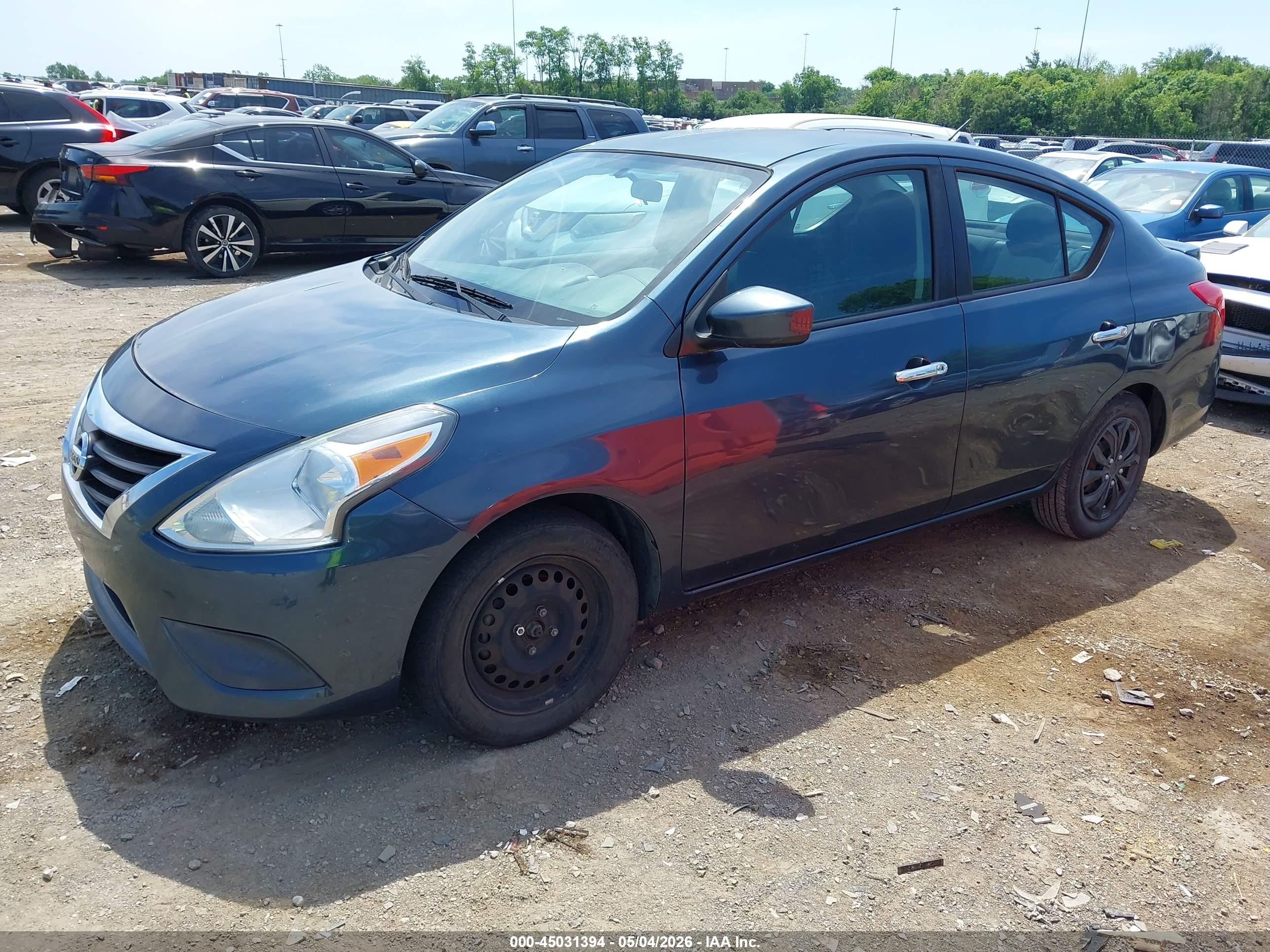 NISSAN VERSA image 2