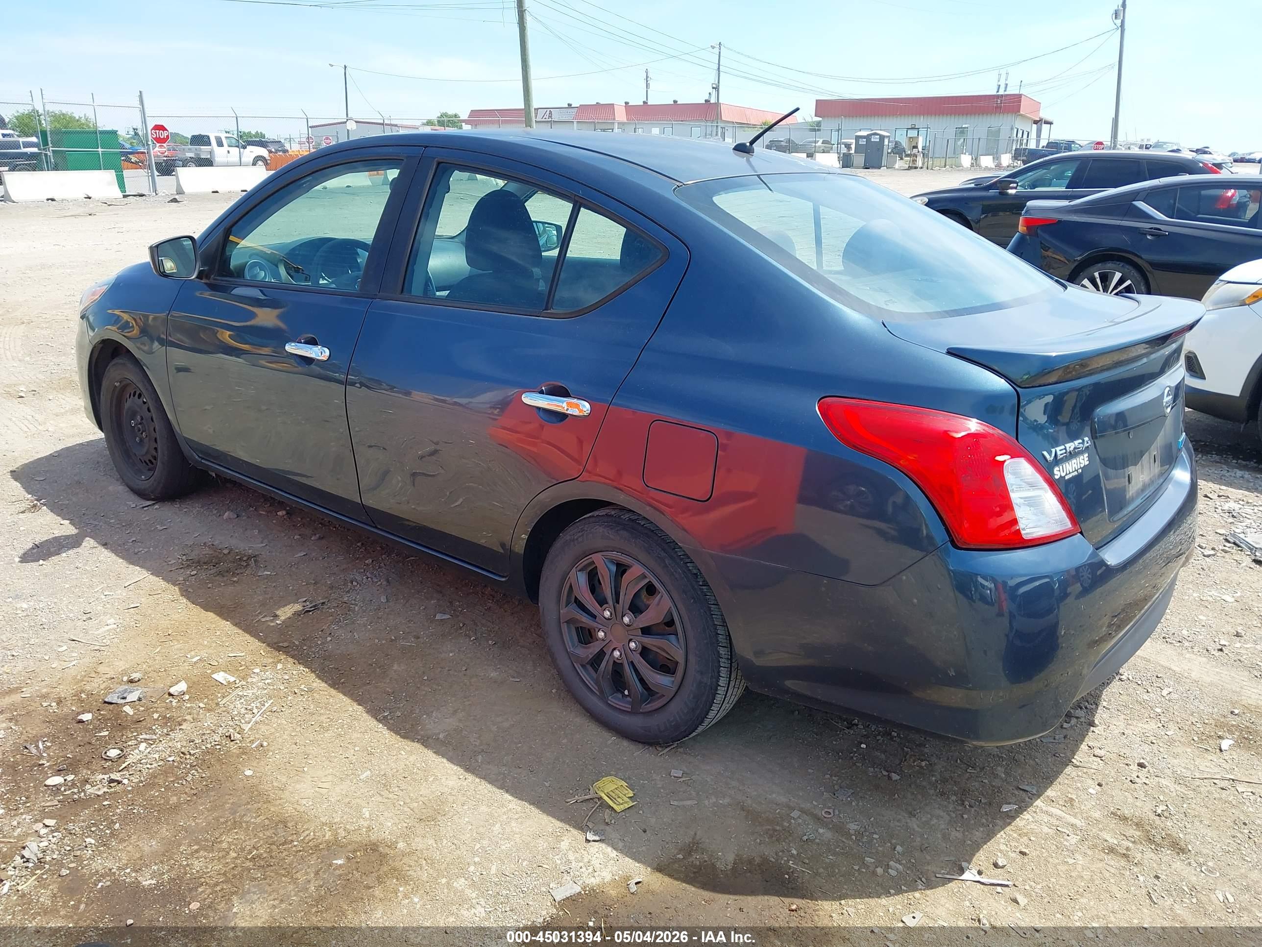NISSAN VERSA image 3