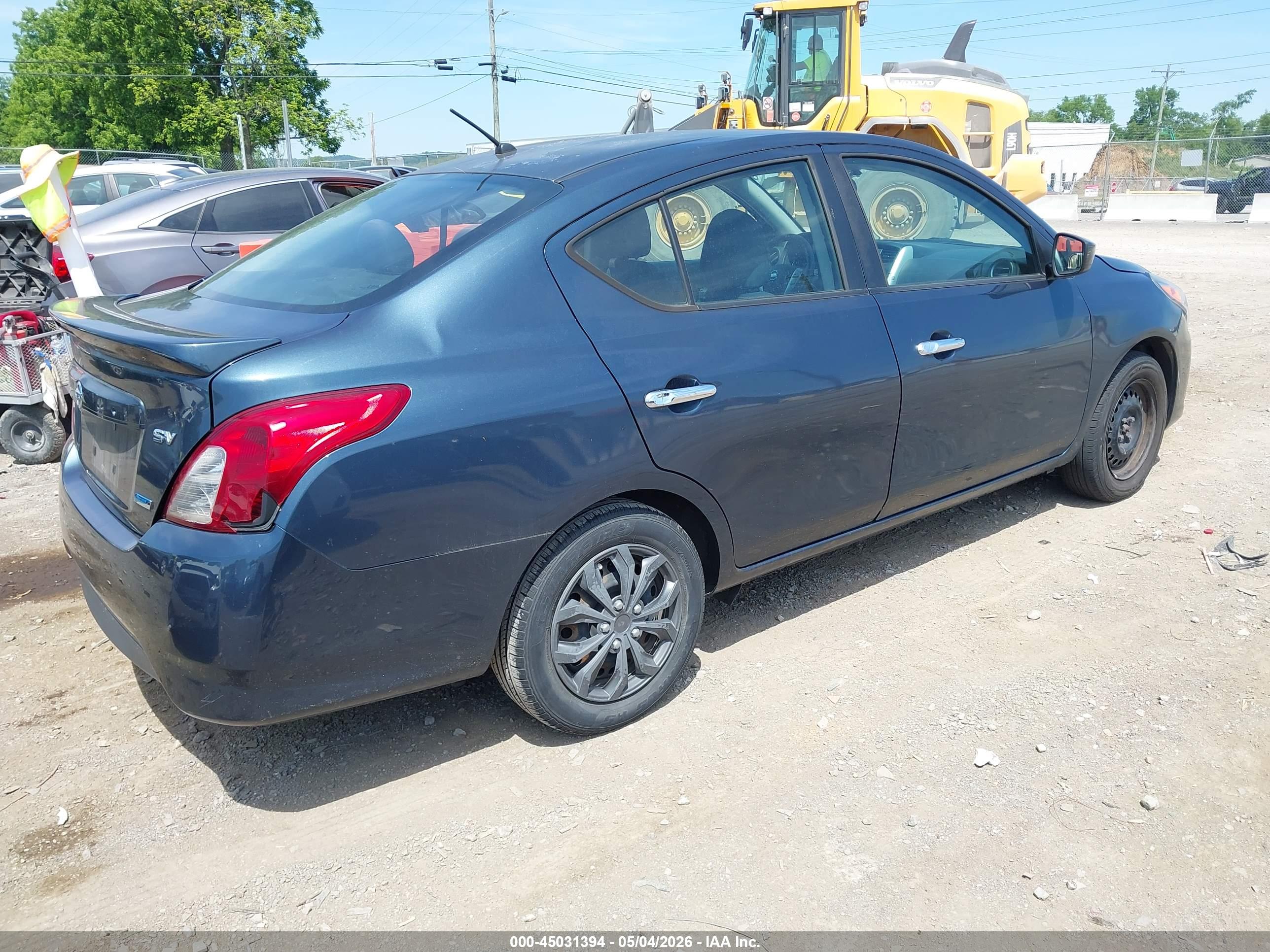NISSAN VERSA image 4