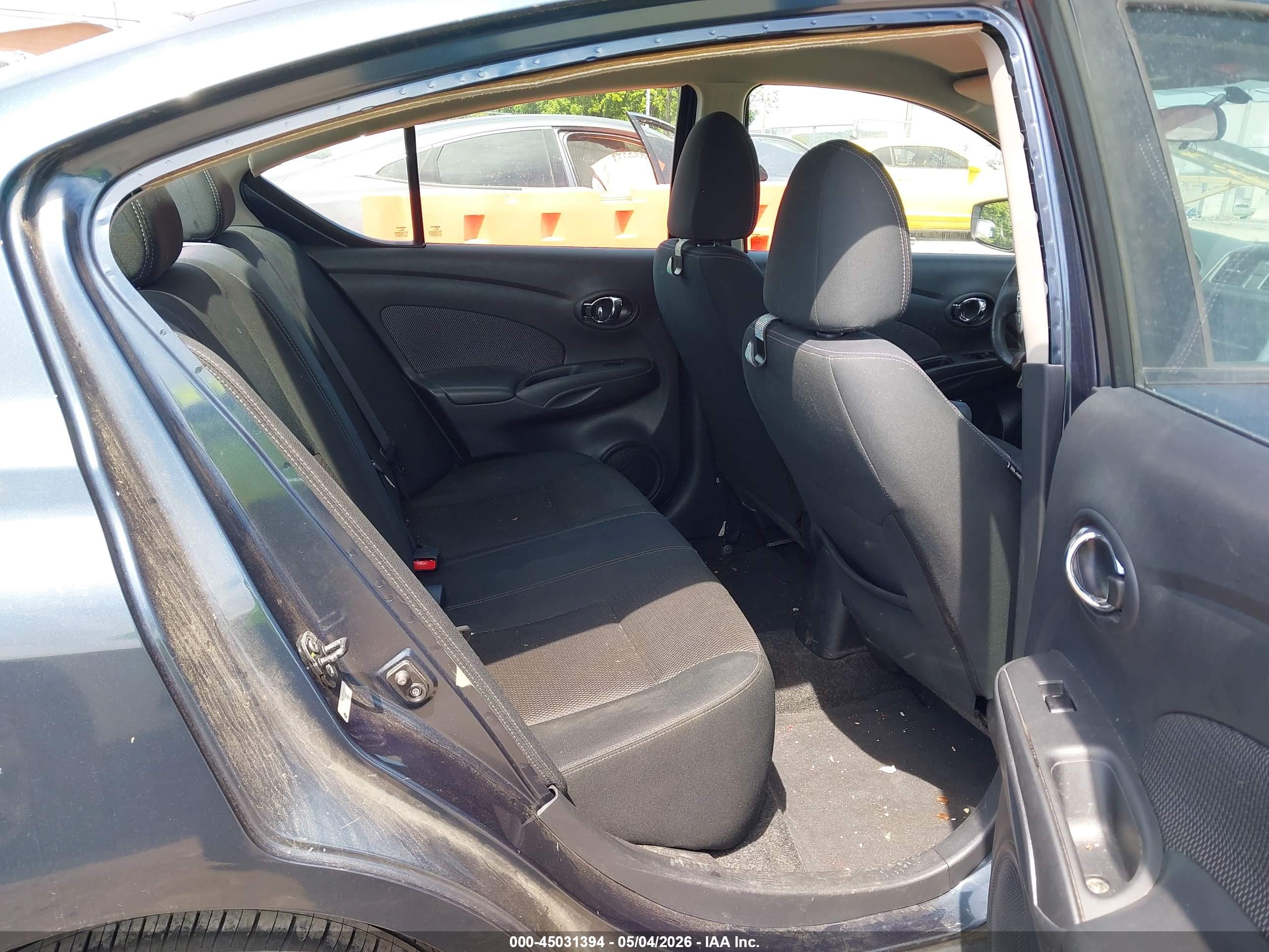 NISSAN VERSA image 8
