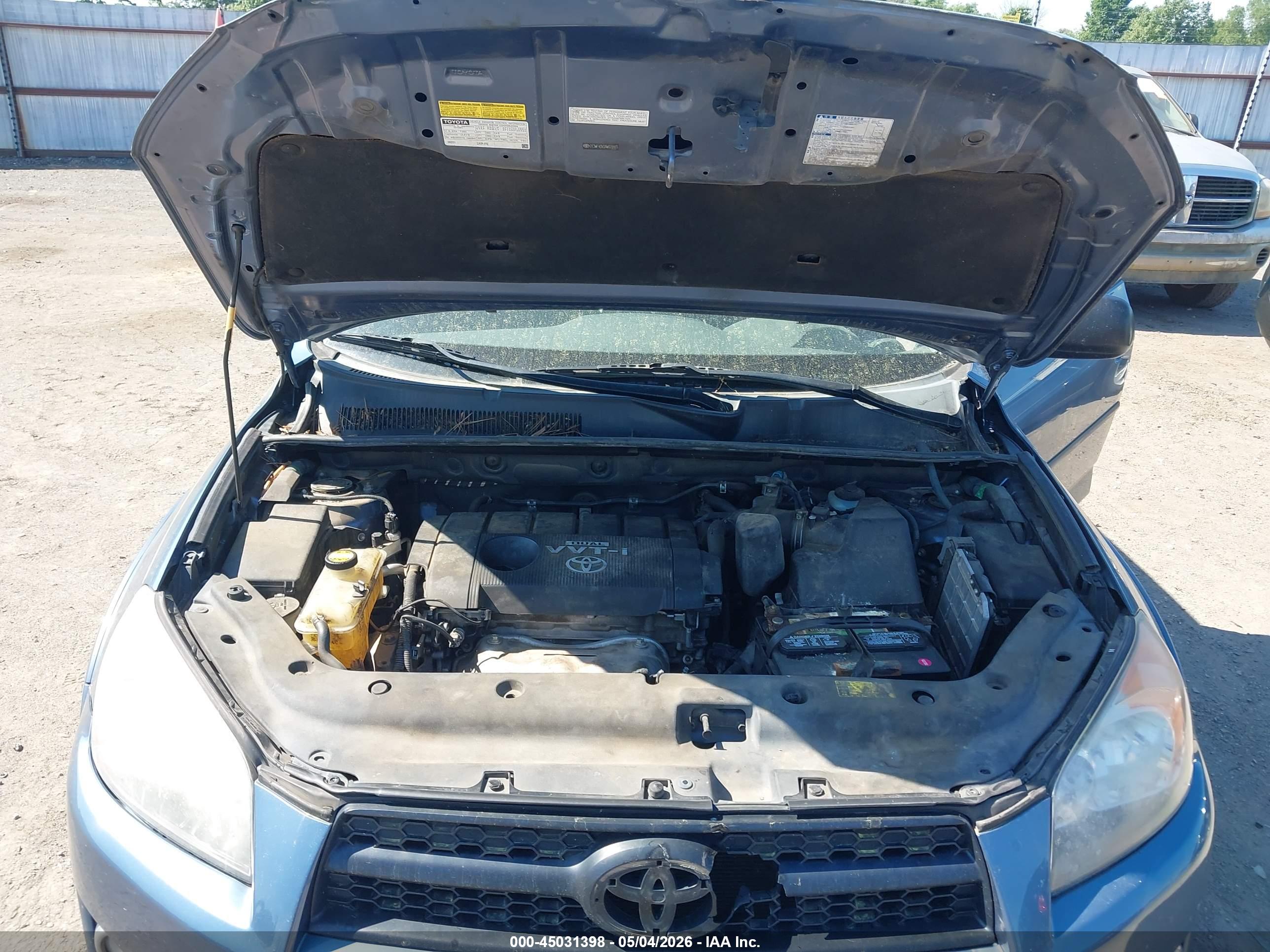 TOYOTA RAV4 image 10