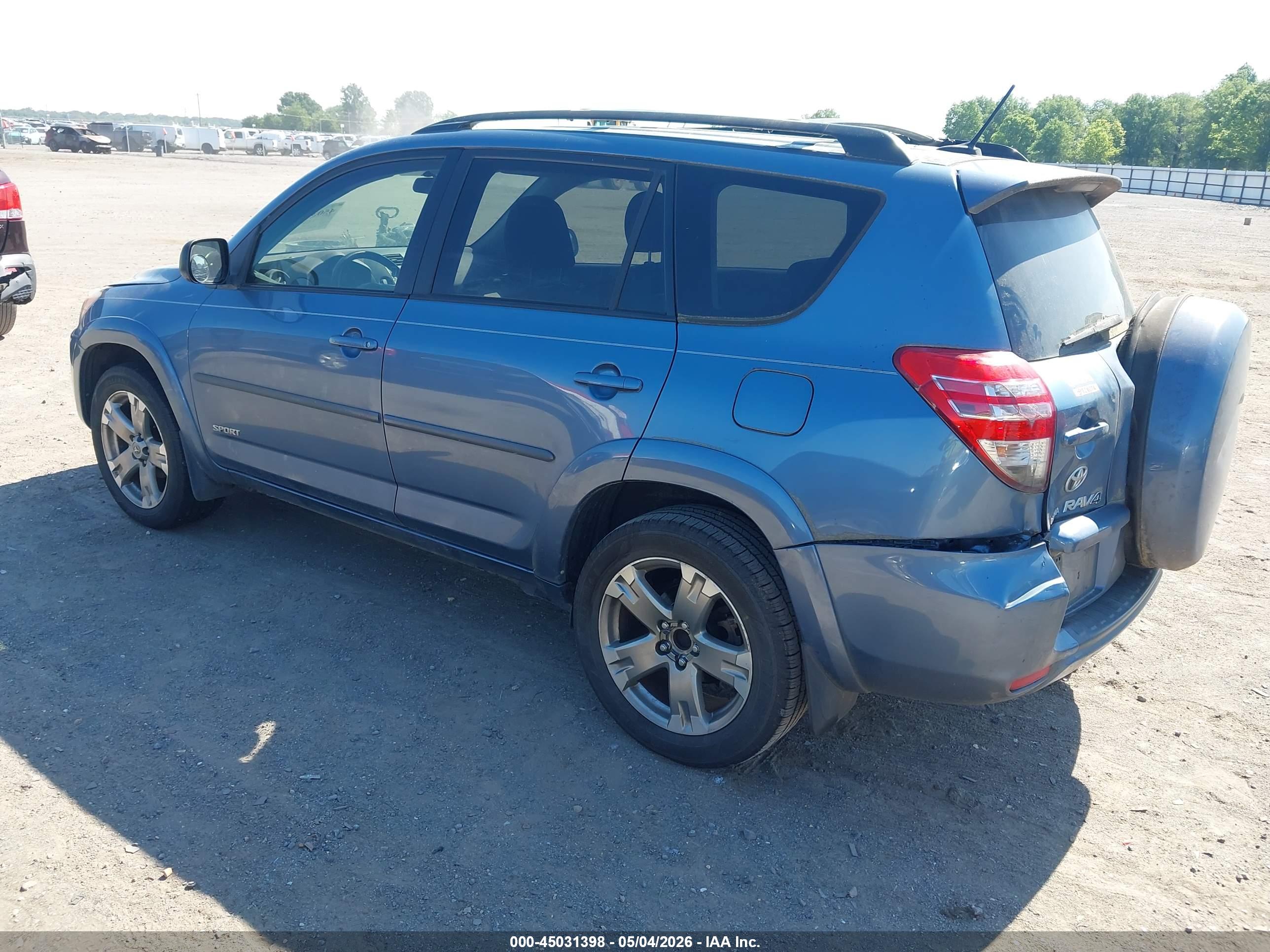 TOYOTA RAV4 image 3