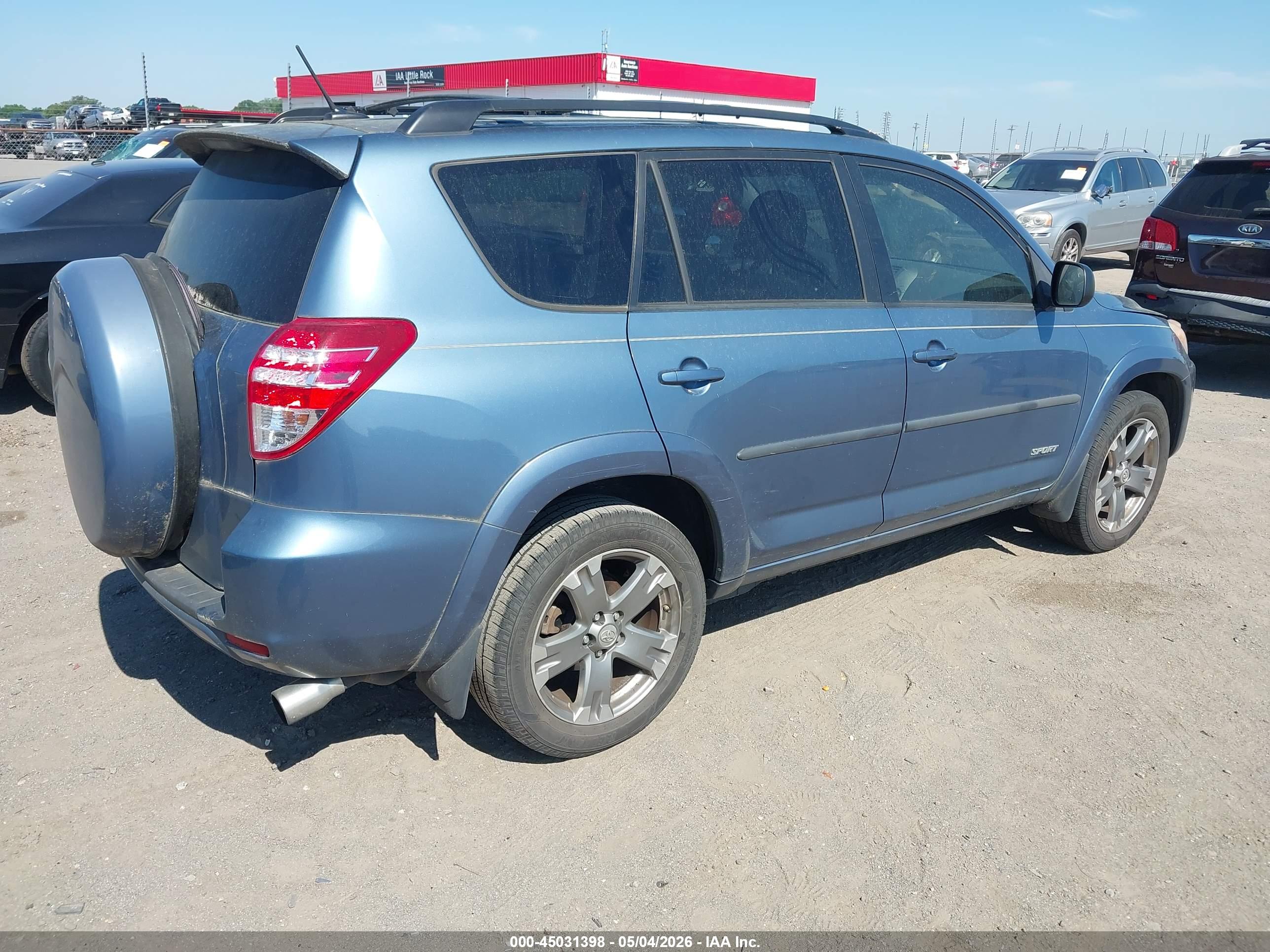 TOYOTA RAV4 image 4