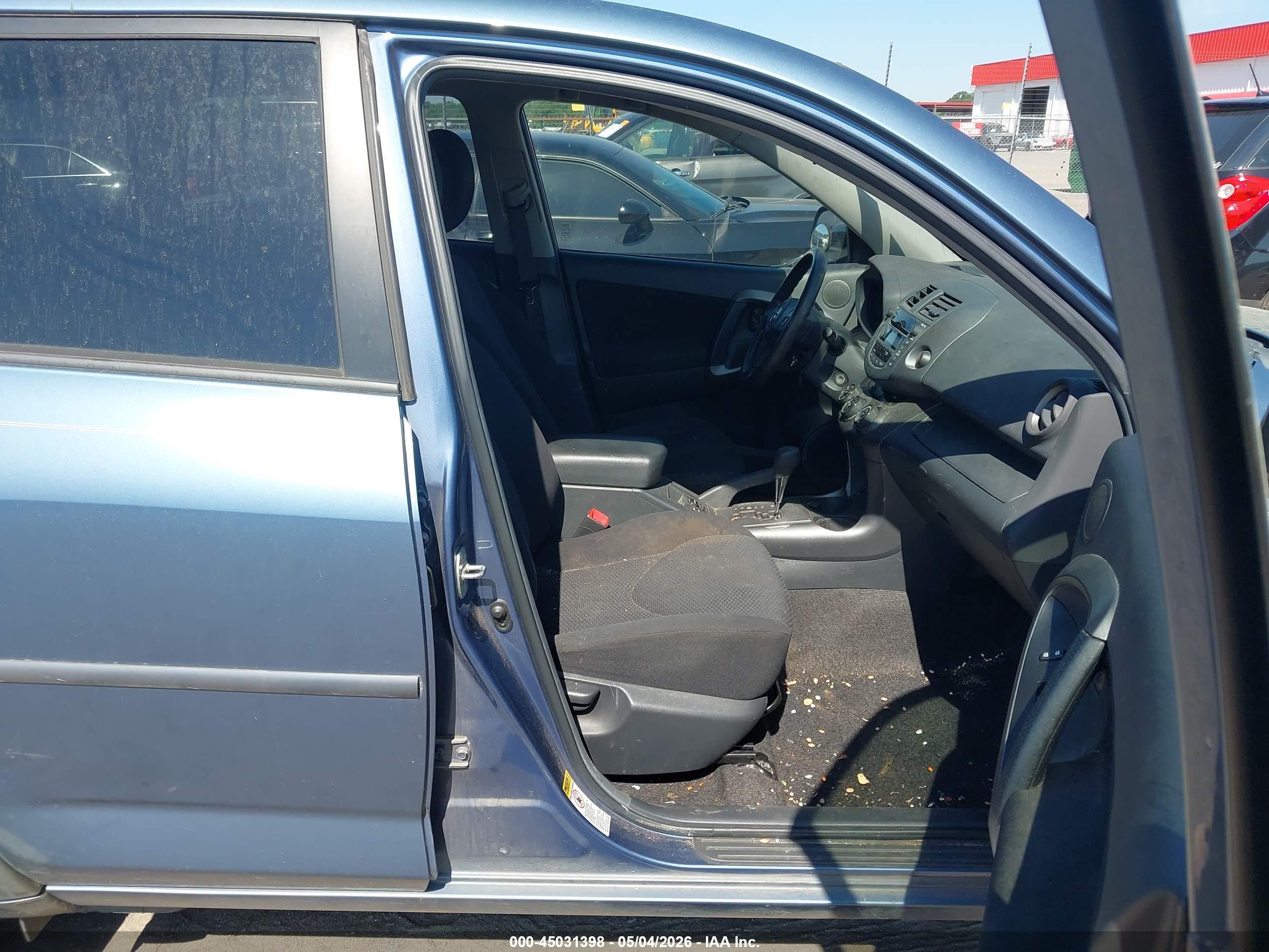 TOYOTA RAV4 image 5