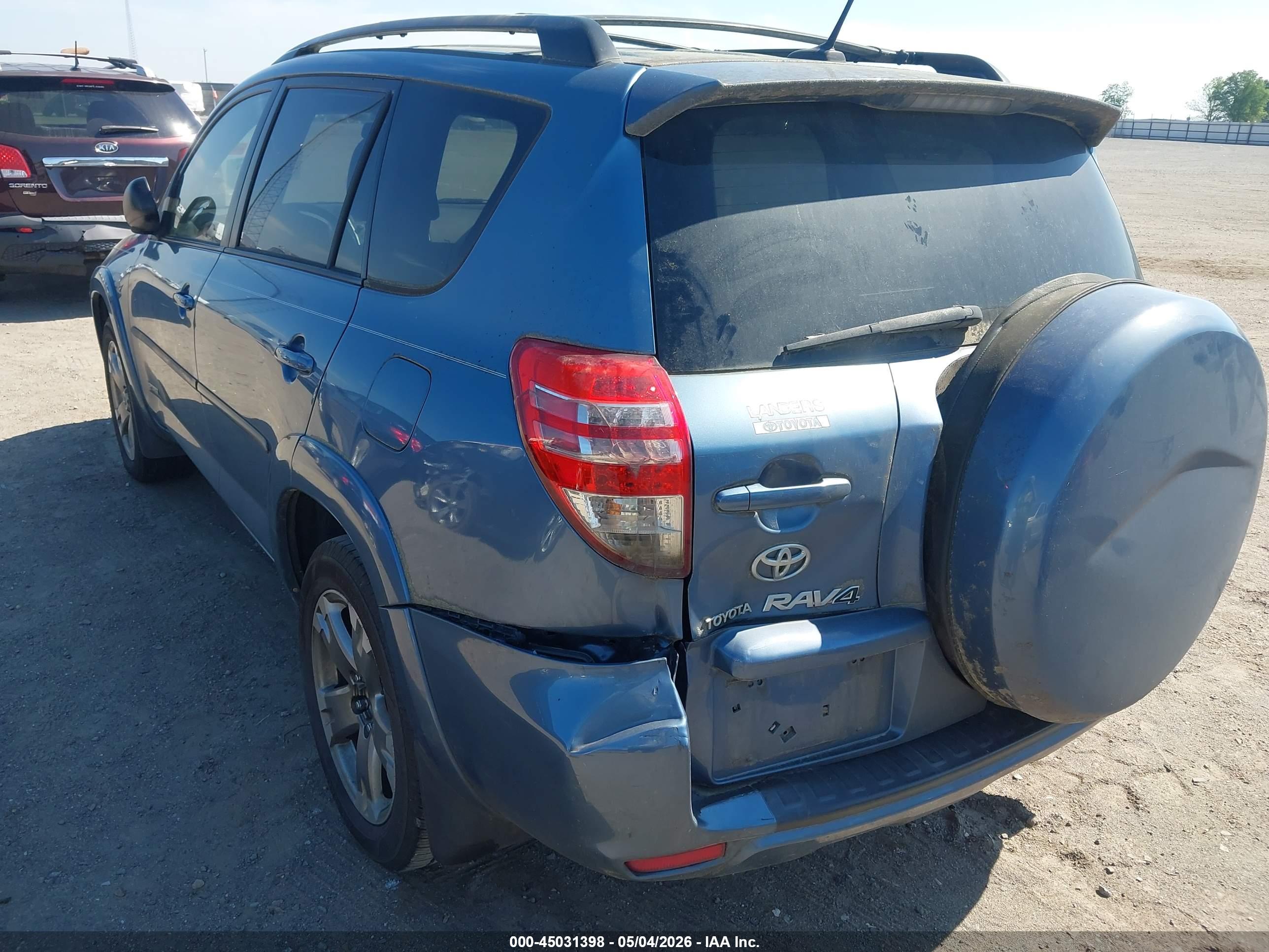 TOYOTA RAV4 image 6