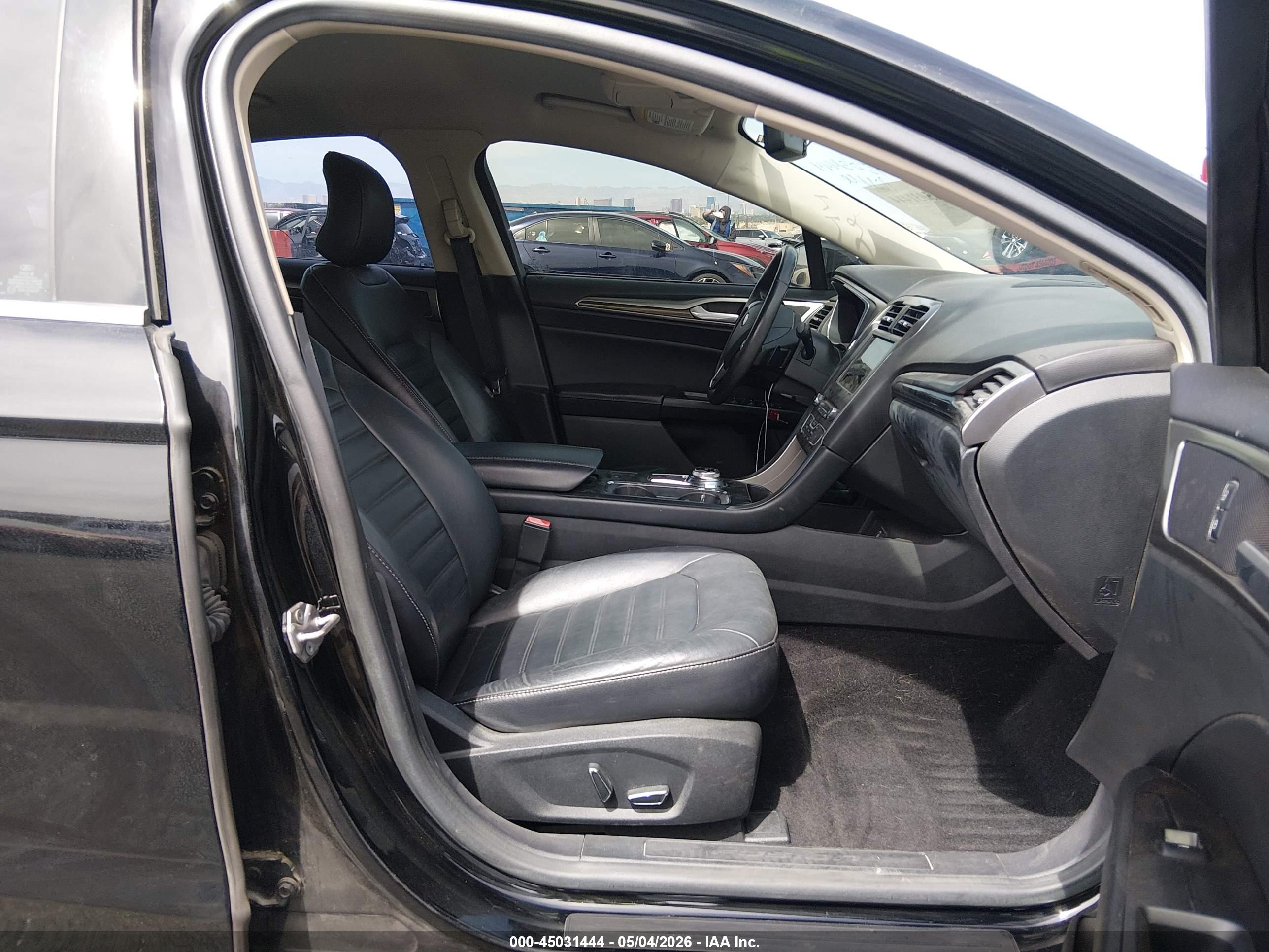 FORD FUSION image 5