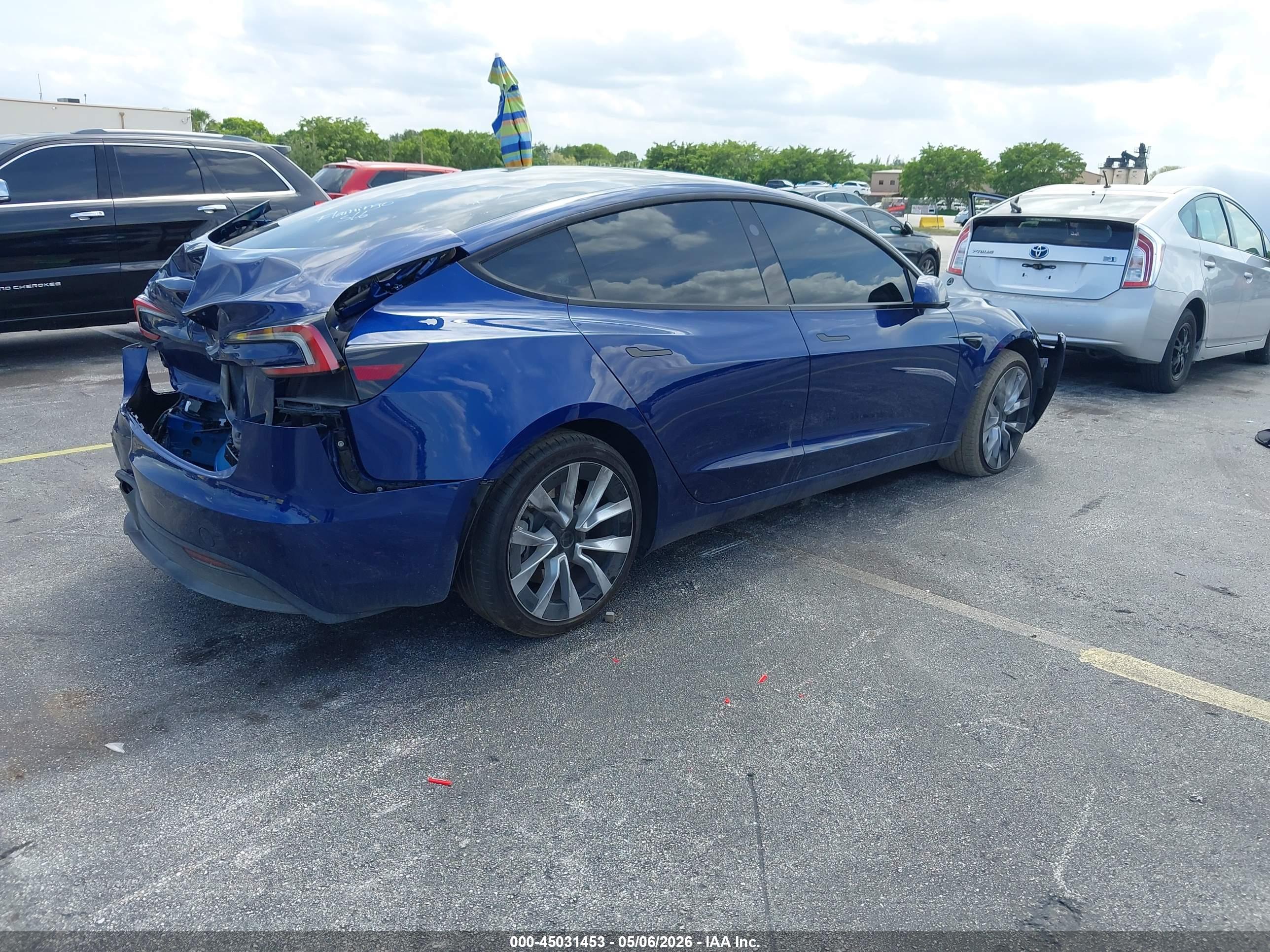 TESLA MODEL image 4