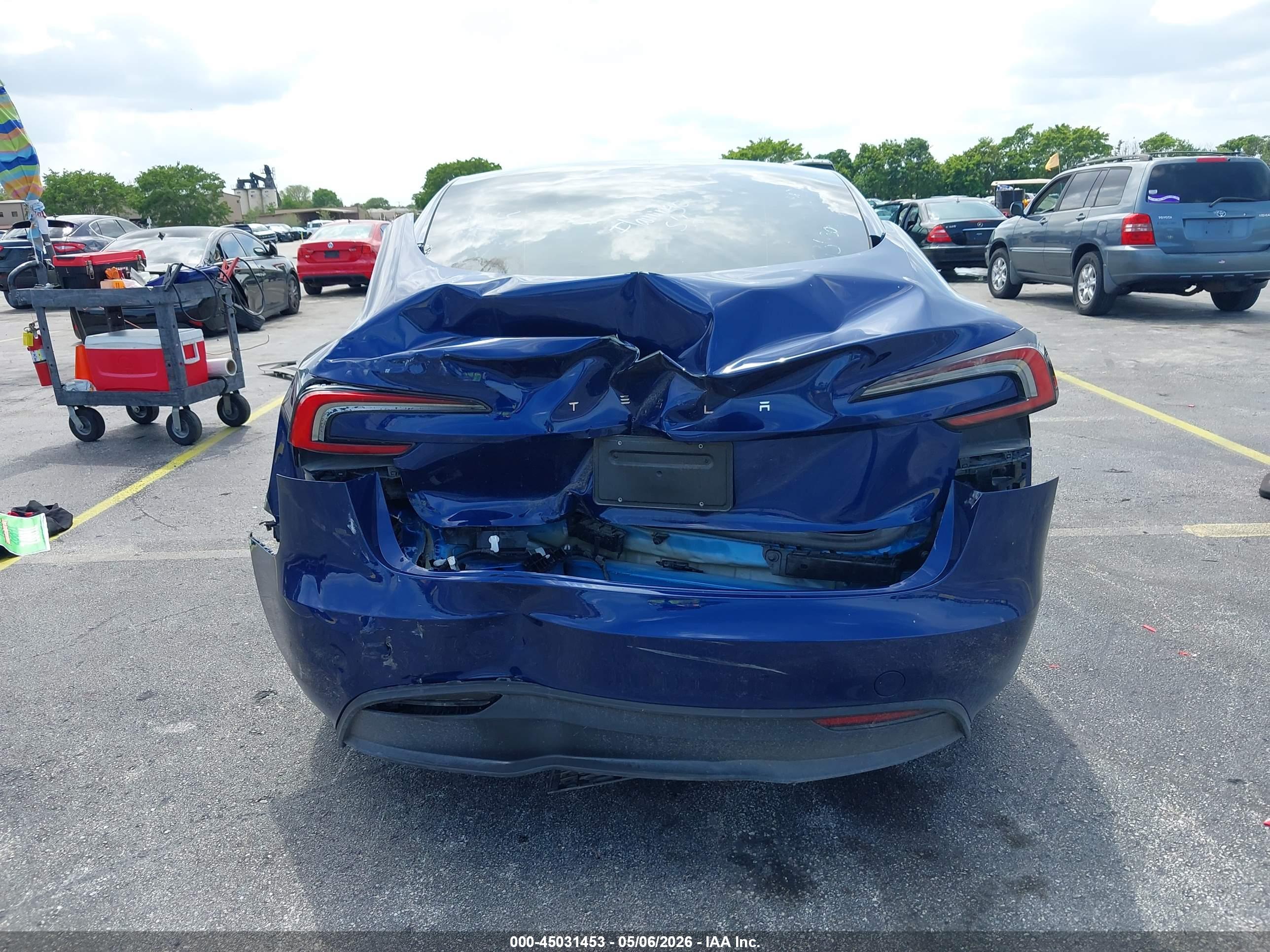 TESLA MODEL image 6