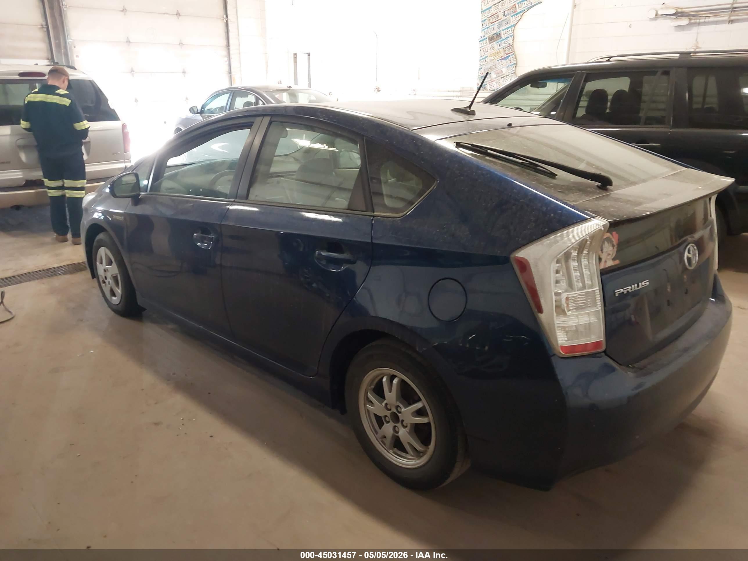 TOYOTA PRIUS image 3