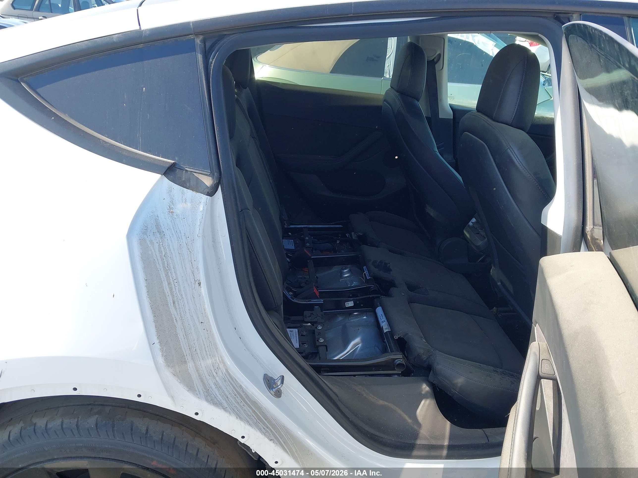 TESLA MODEL image 8