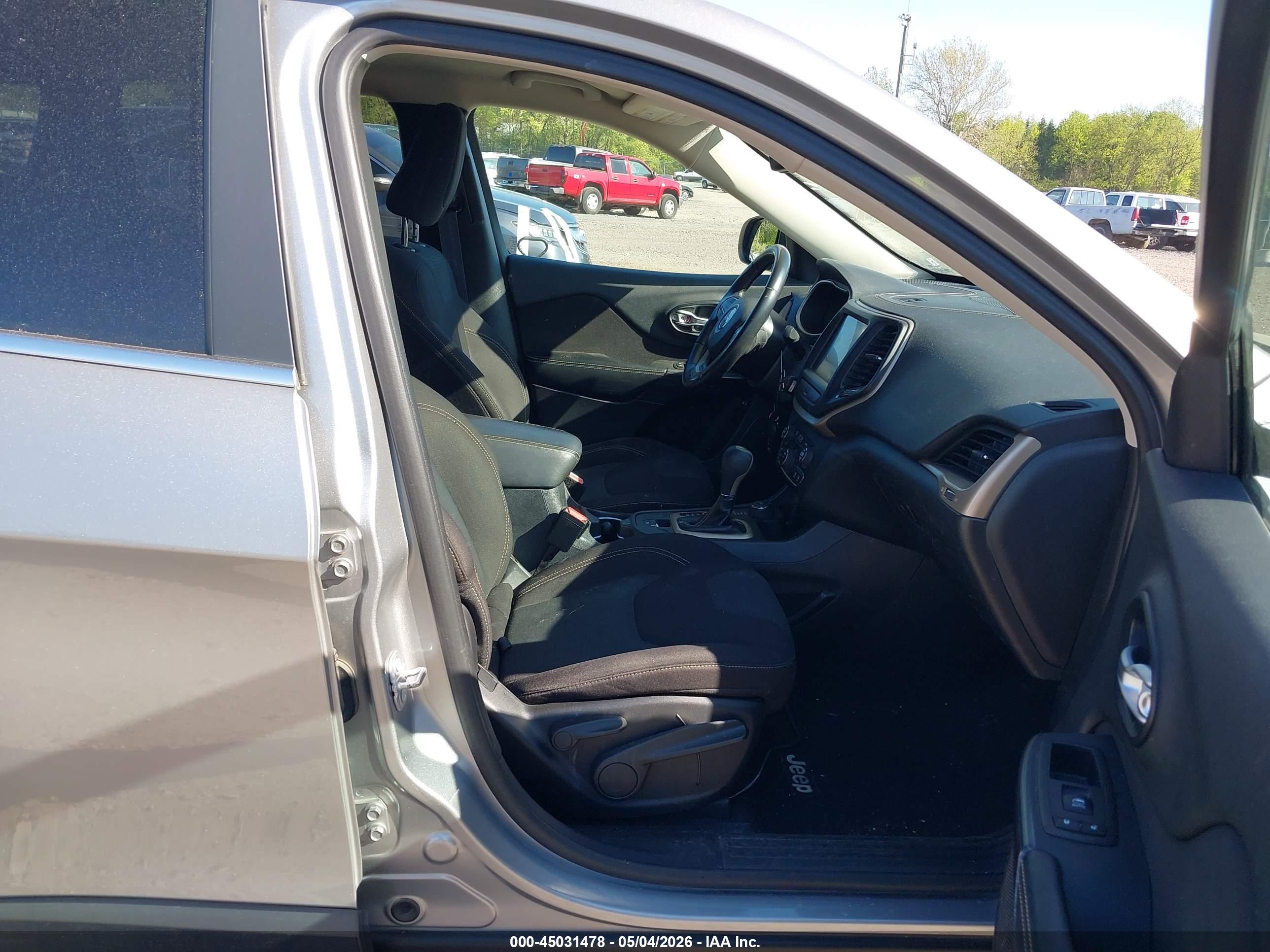 JEEP CHEROKEE image 5