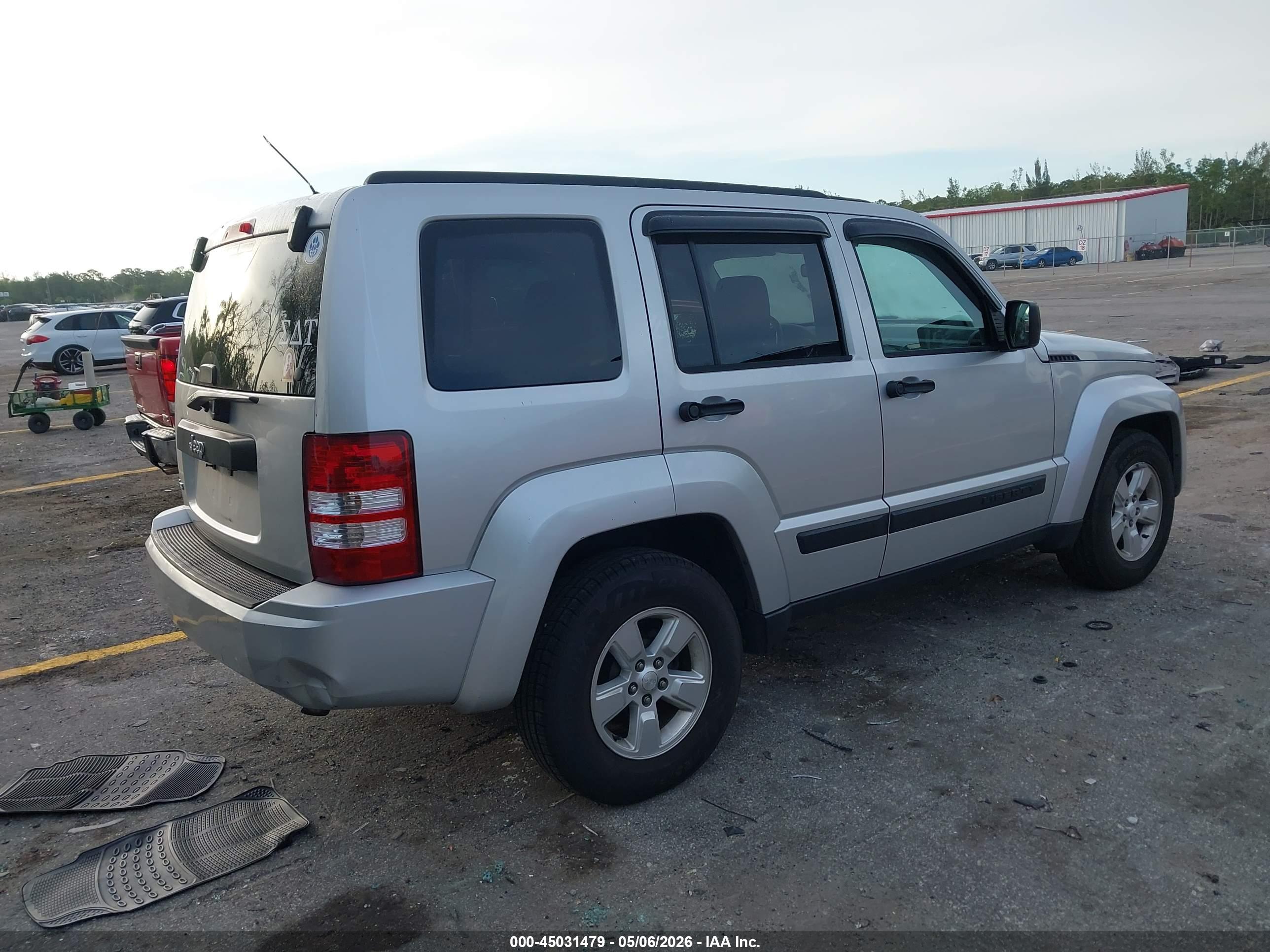 JEEP LIBERTY image 4