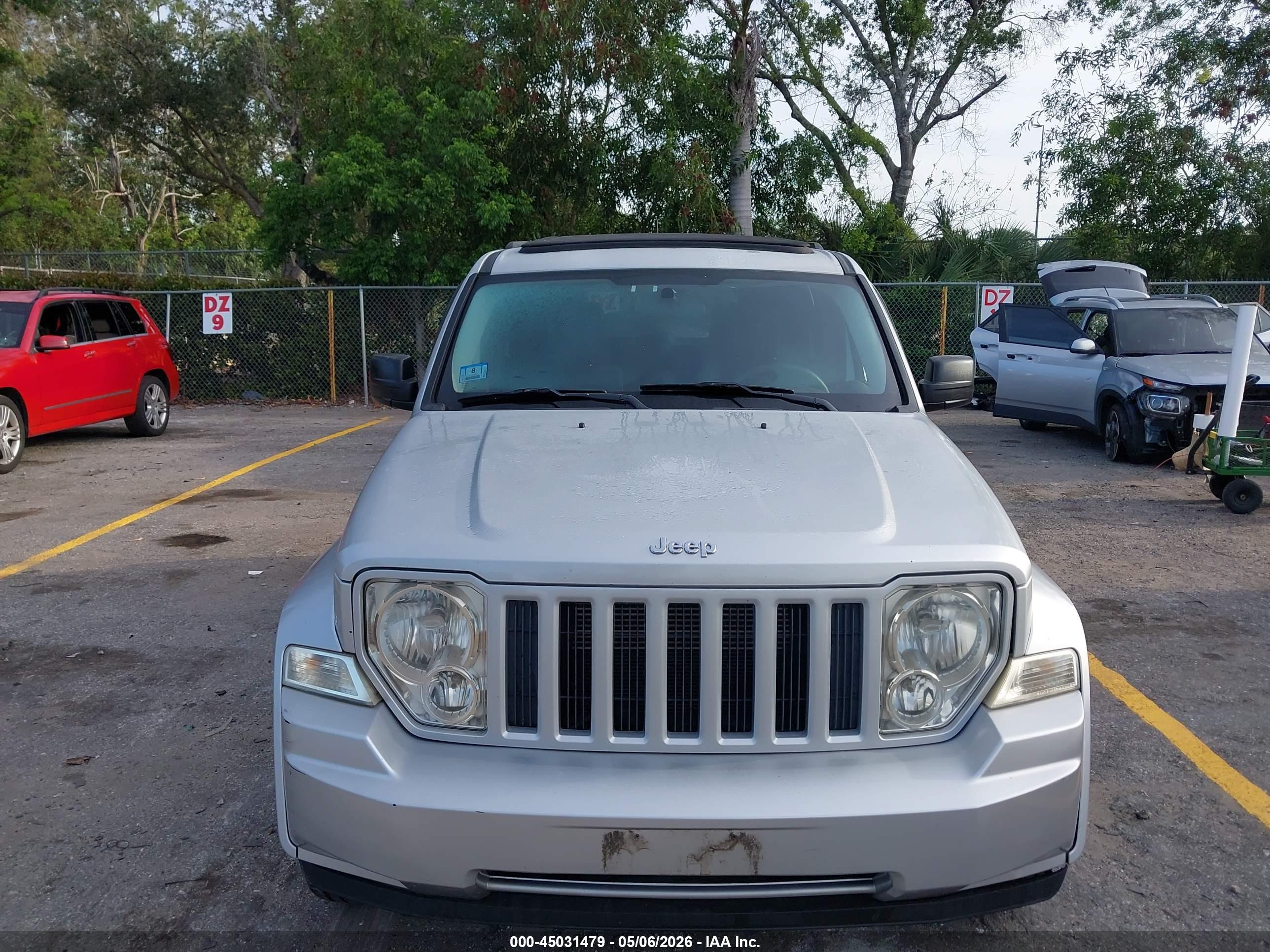 JEEP LIBERTY image 6