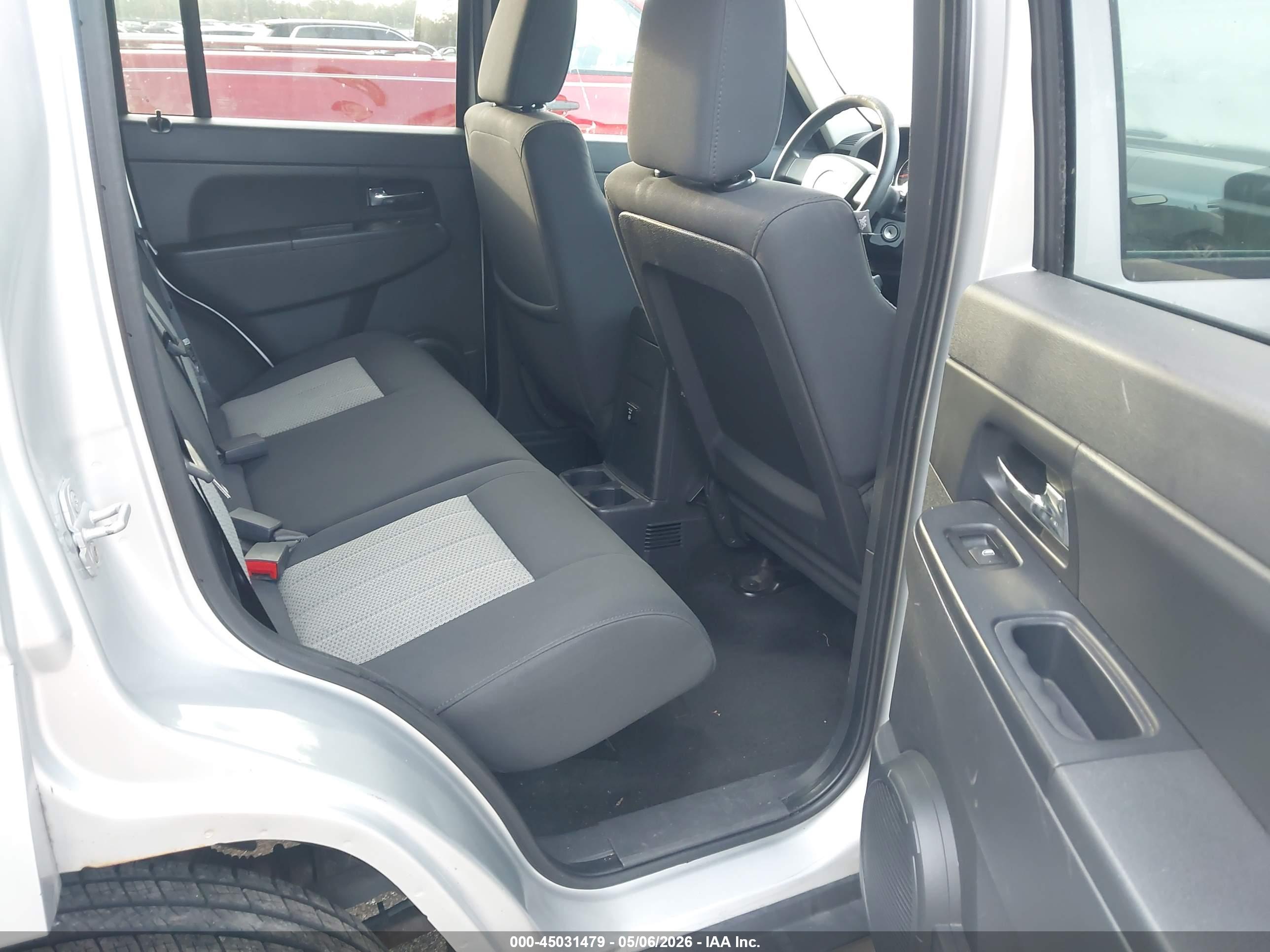 JEEP LIBERTY image 8