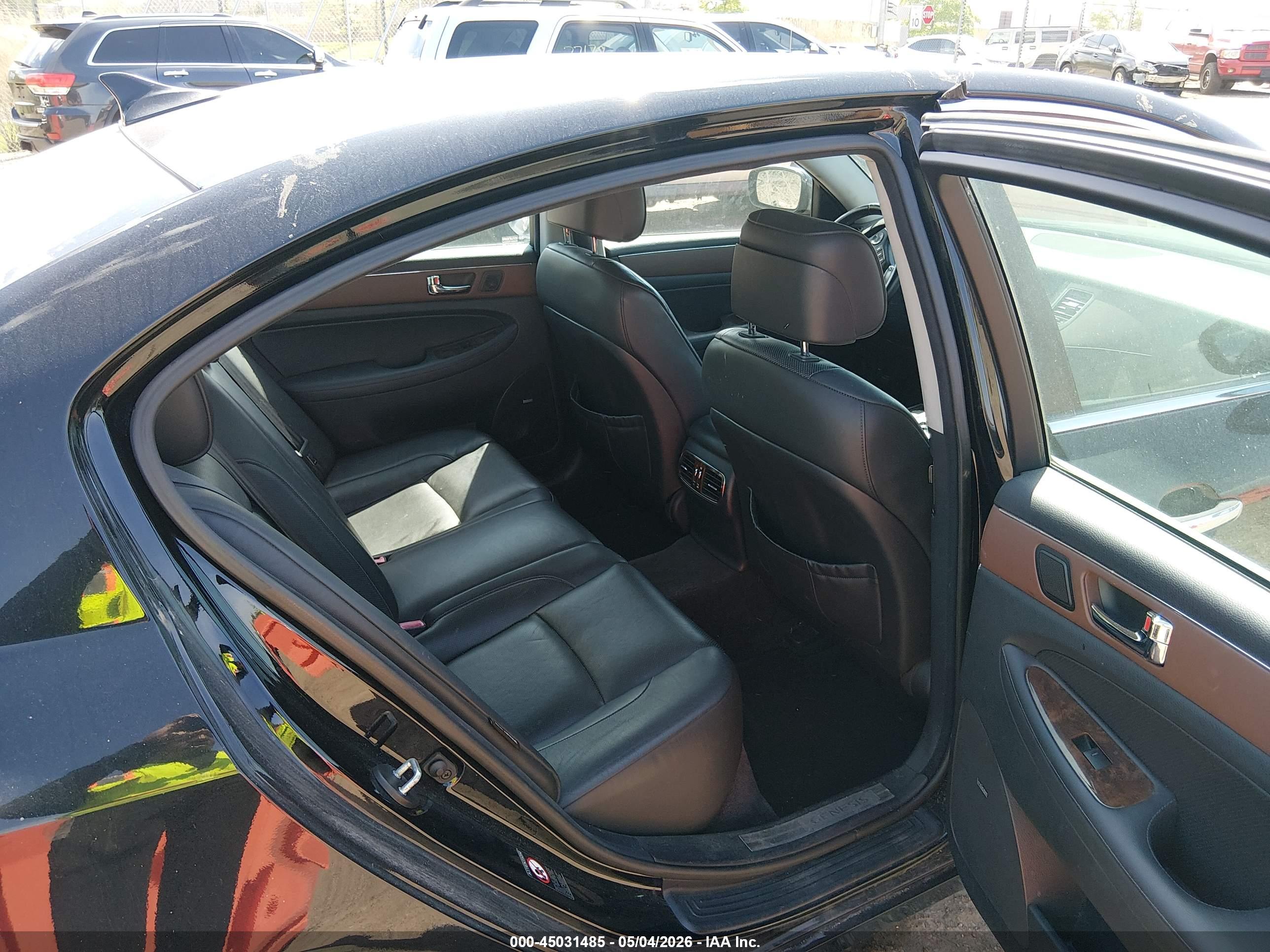 HYUNDAI GENESIS image 8
