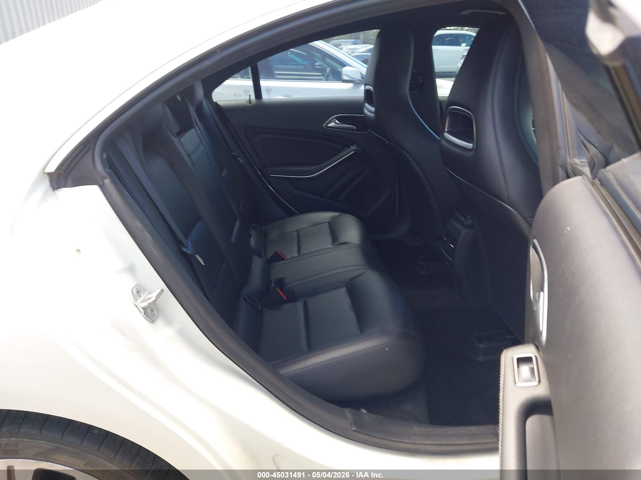 MERCEDES-BENZ CLA image 8
