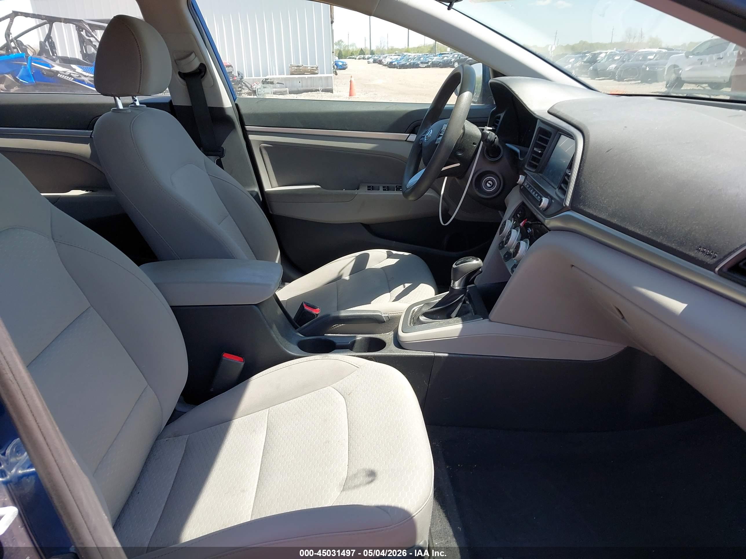 HYUNDAI ELANTRA image 5