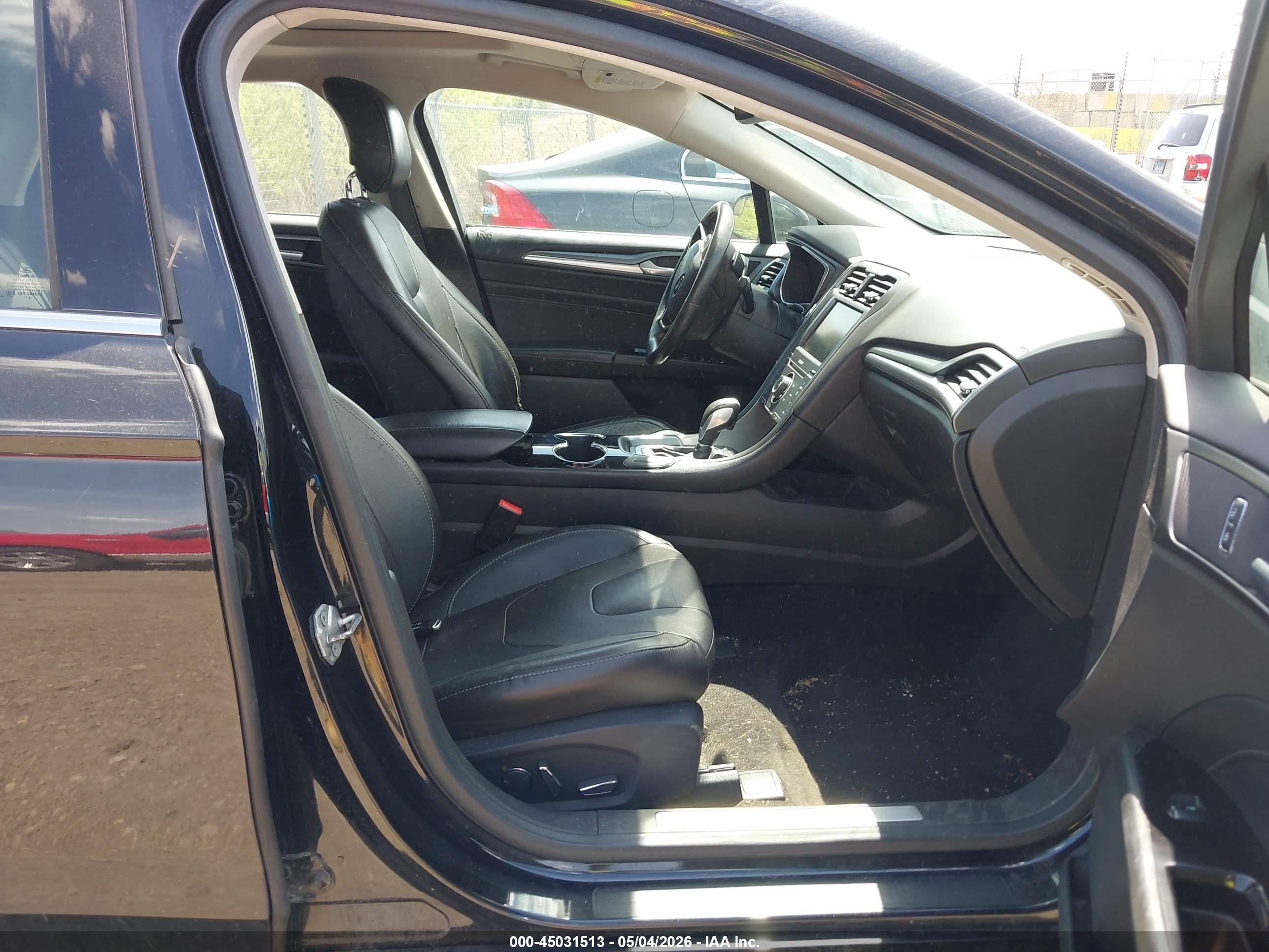 FORD FUSION image 5