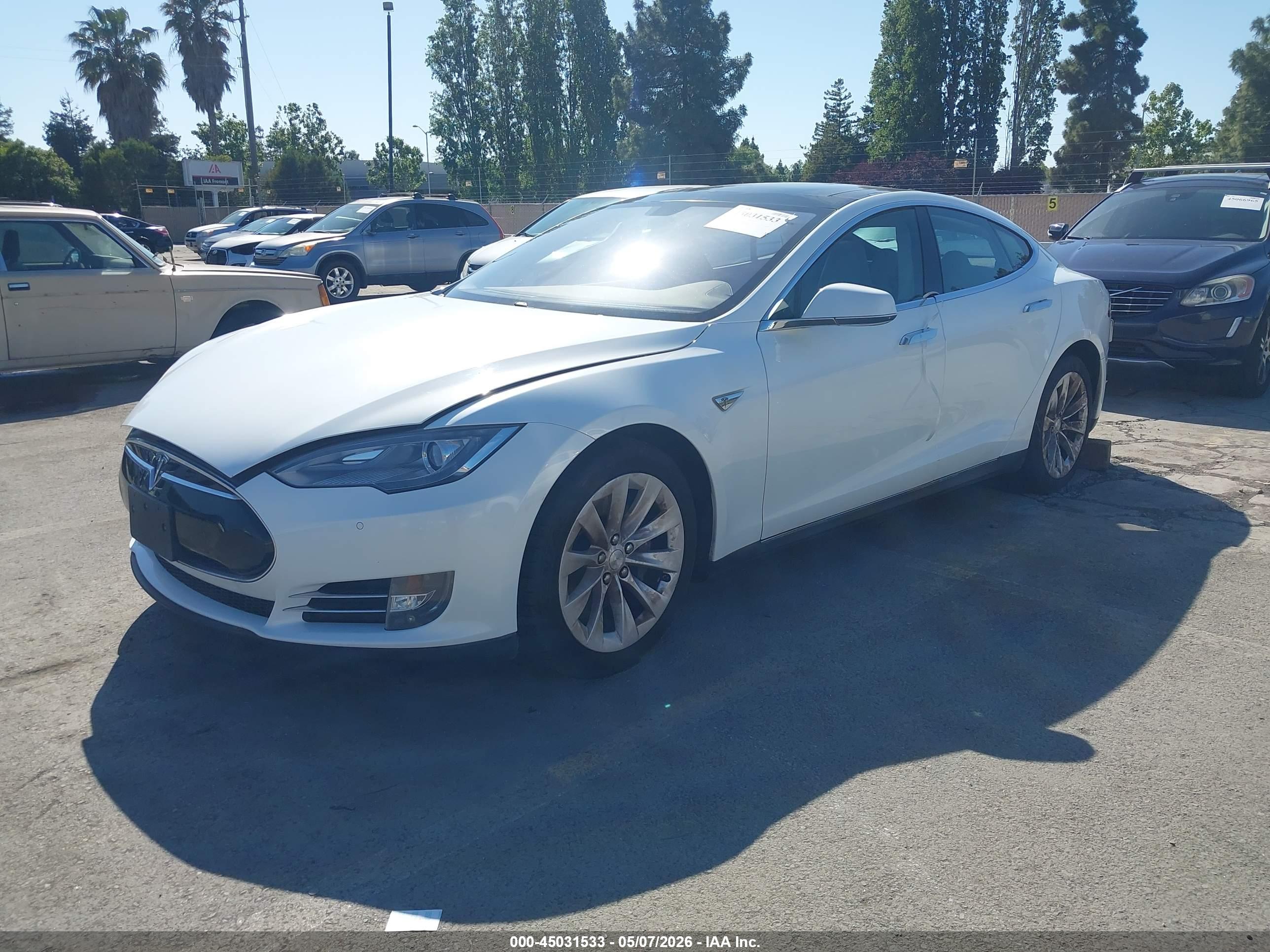 TESLA MODEL image 2