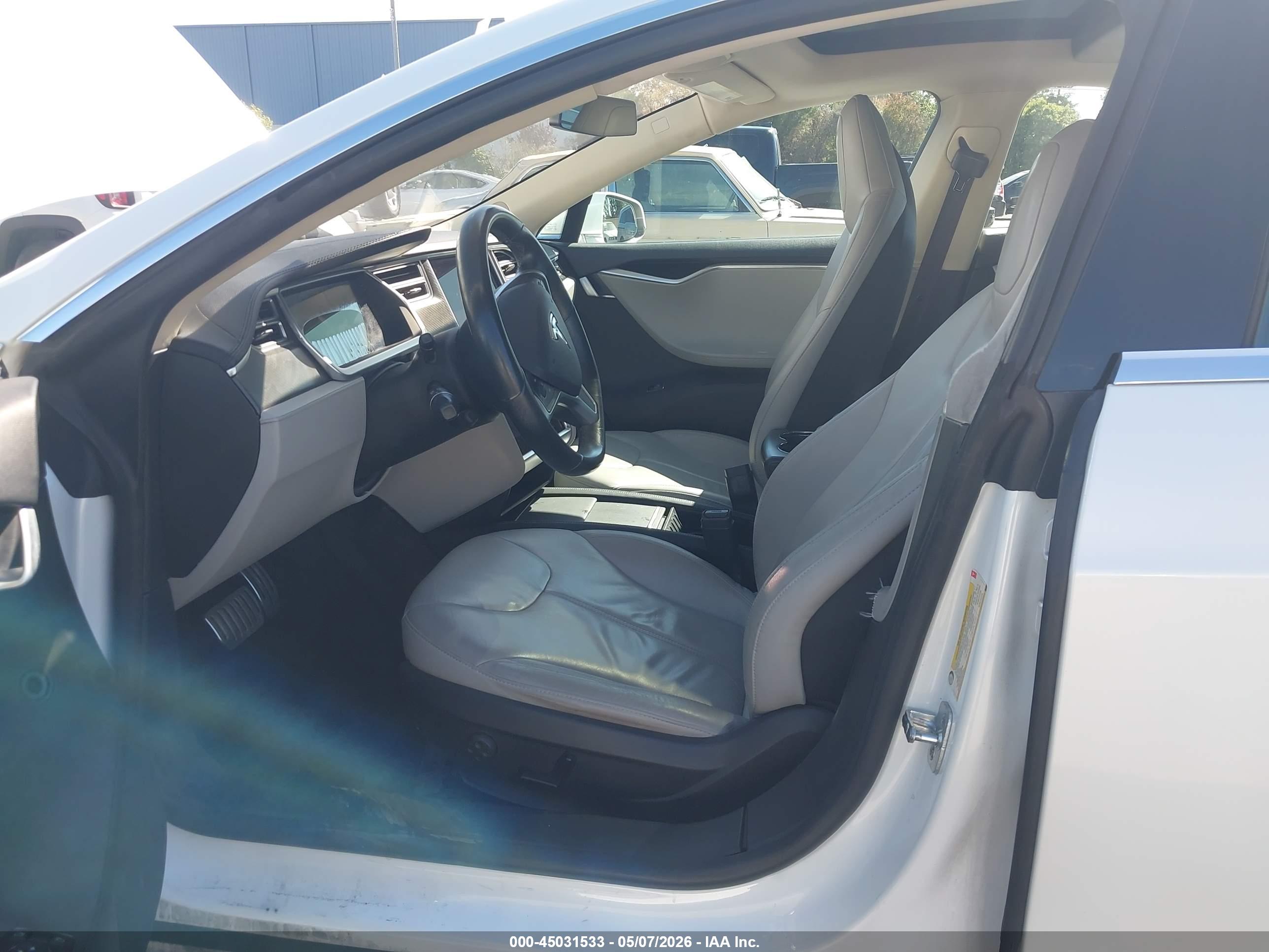 TESLA MODEL image 5