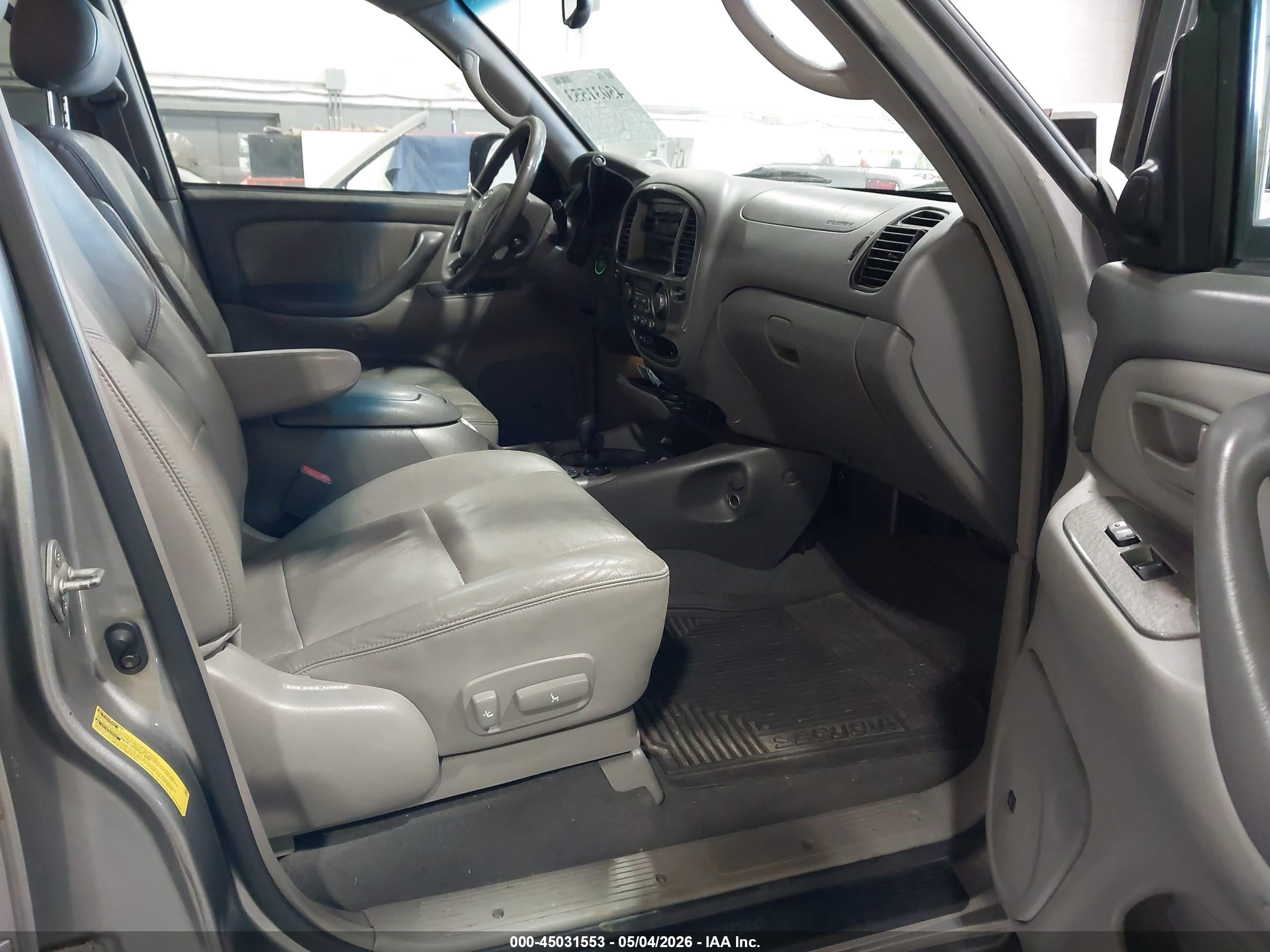 TOYOTA SEQUOIA image 5