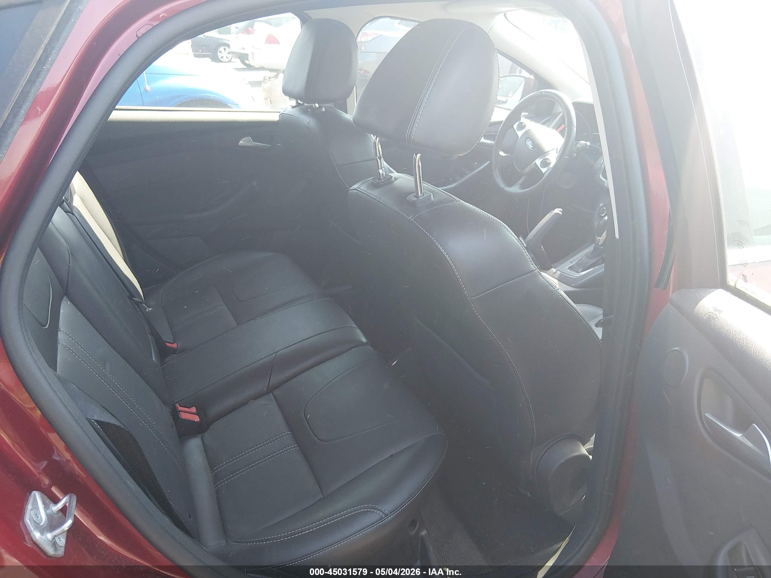 FORD FOCUS image 8