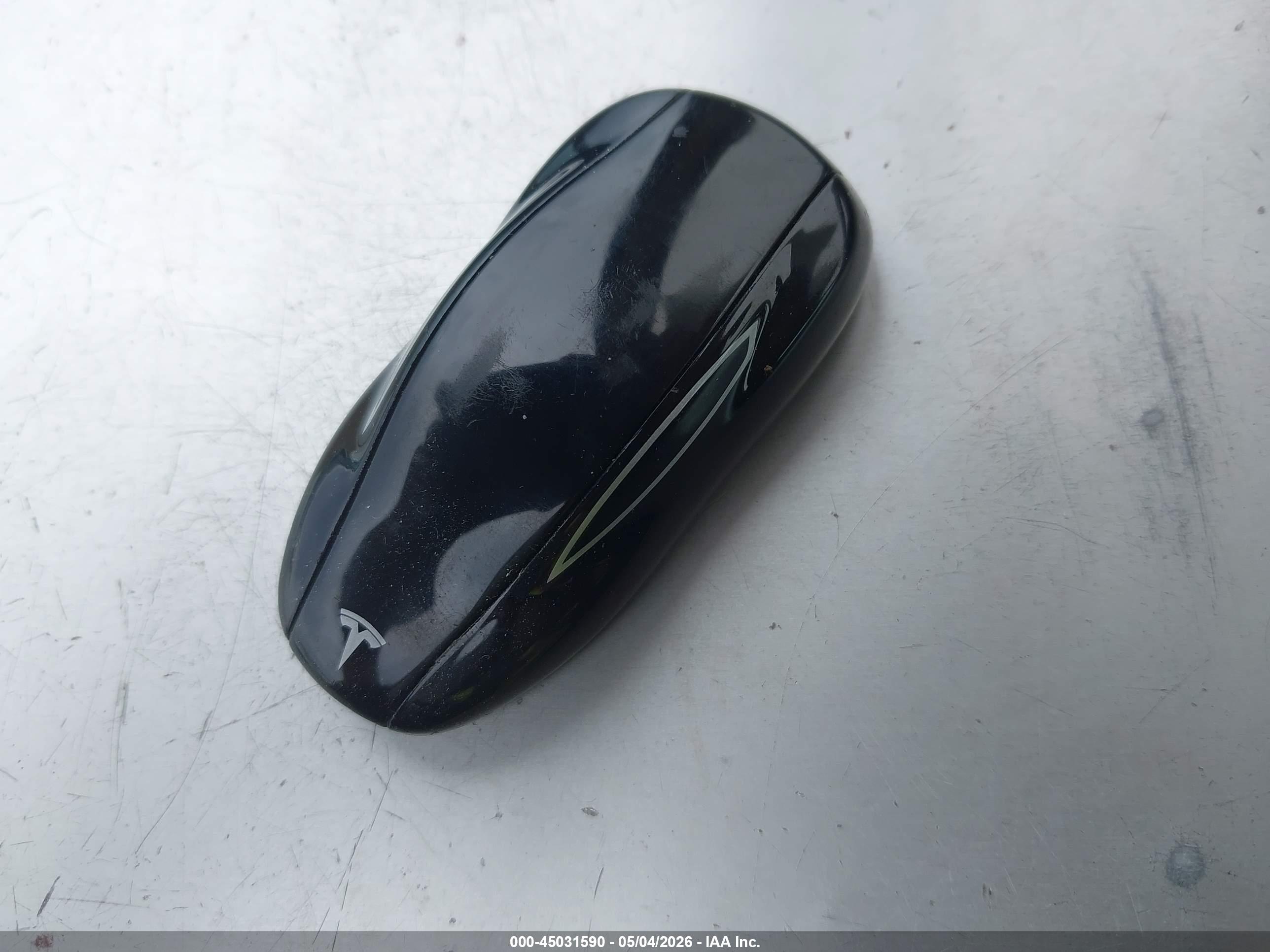 TESLA MODEL image 11