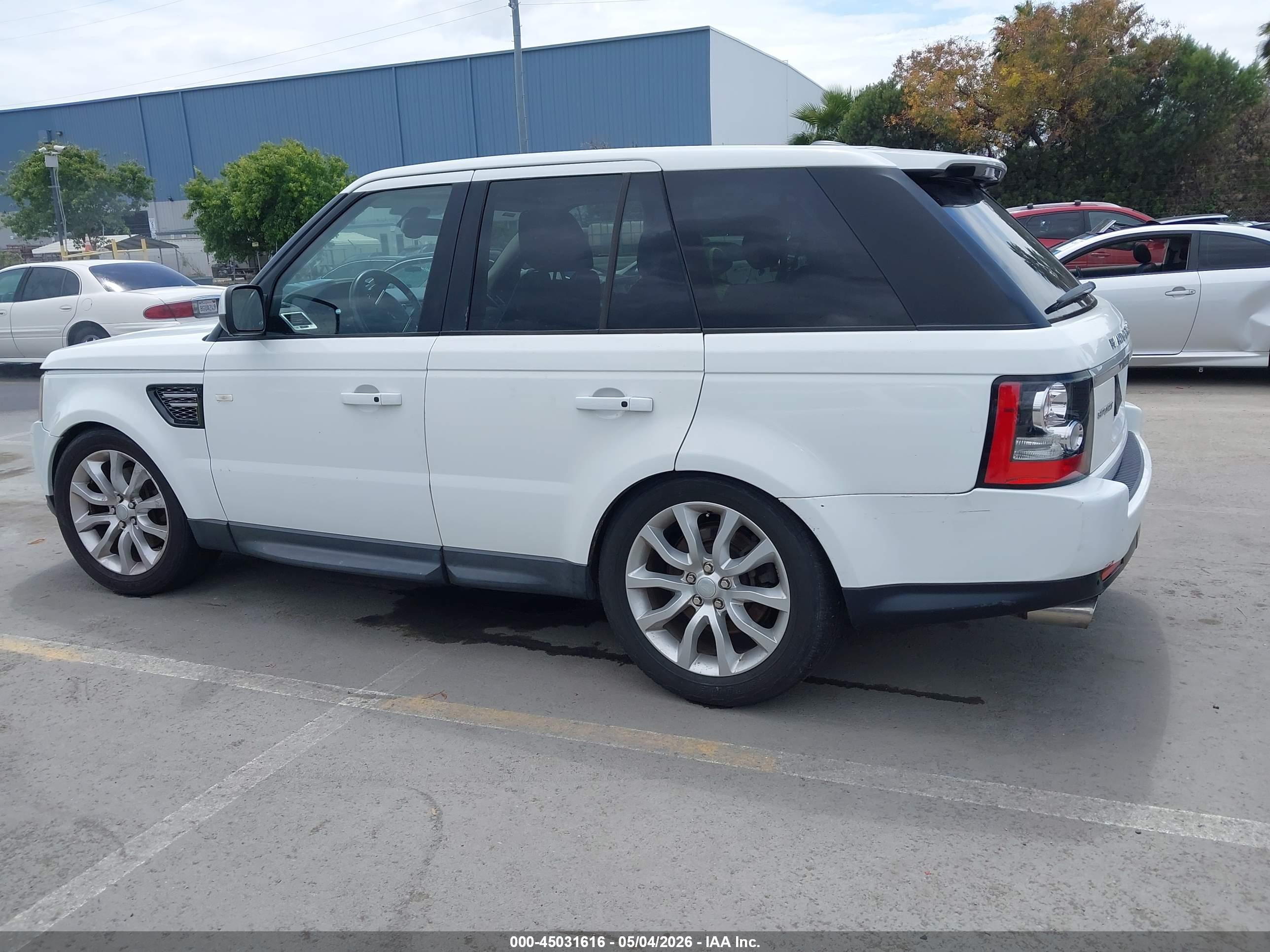 LAND ROVER image 3