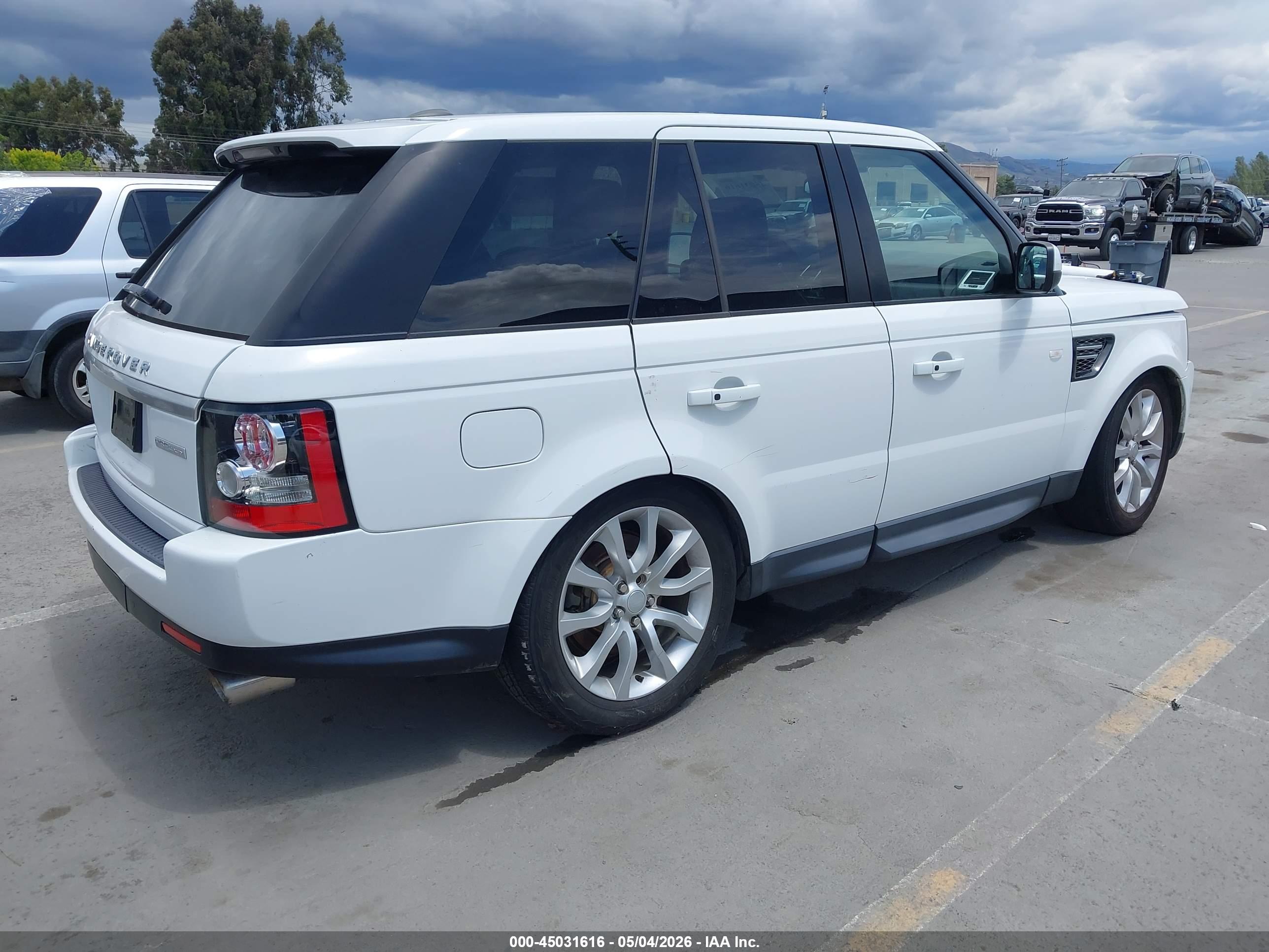 LAND ROVER image 4