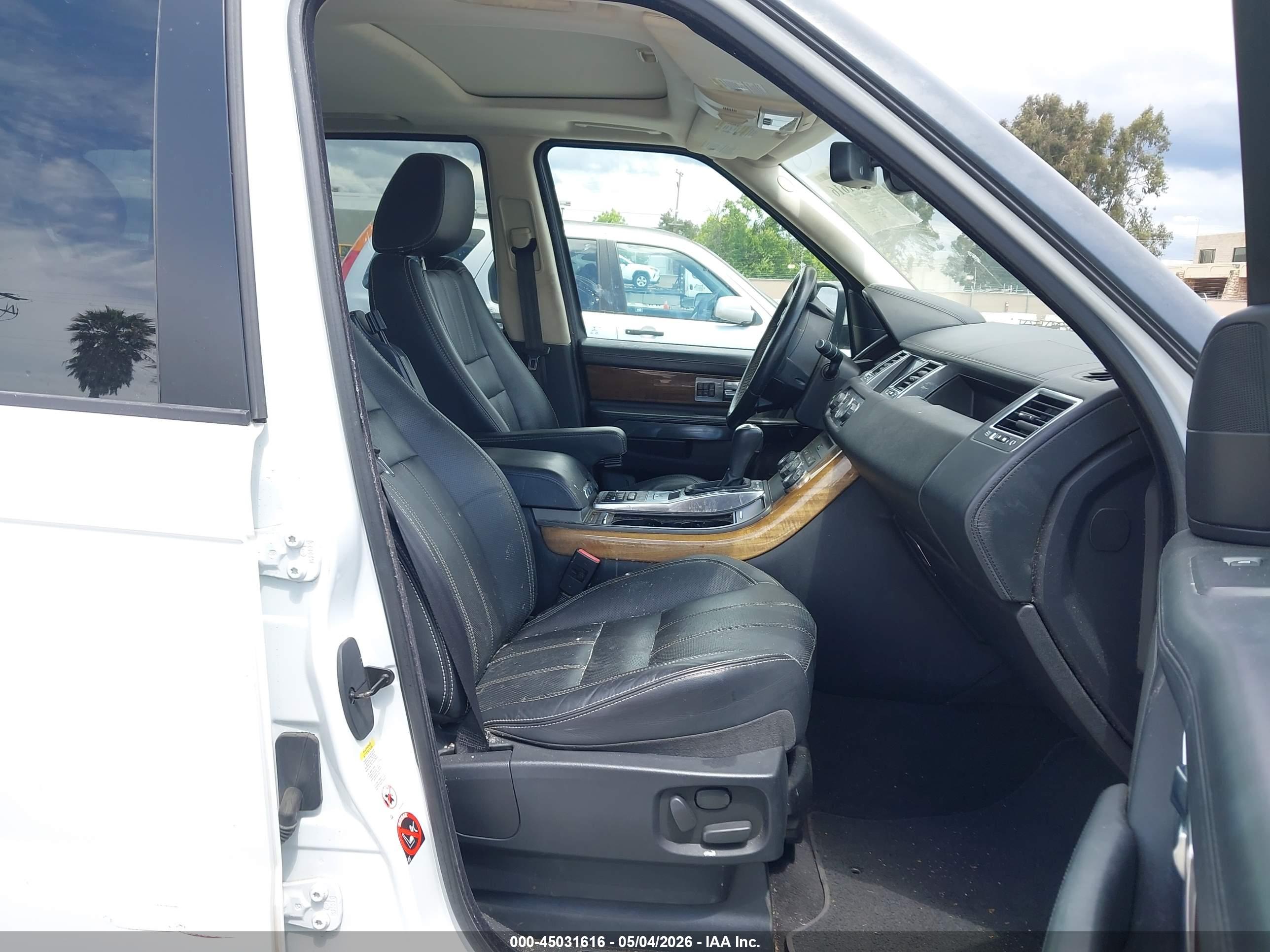 LAND ROVER image 5