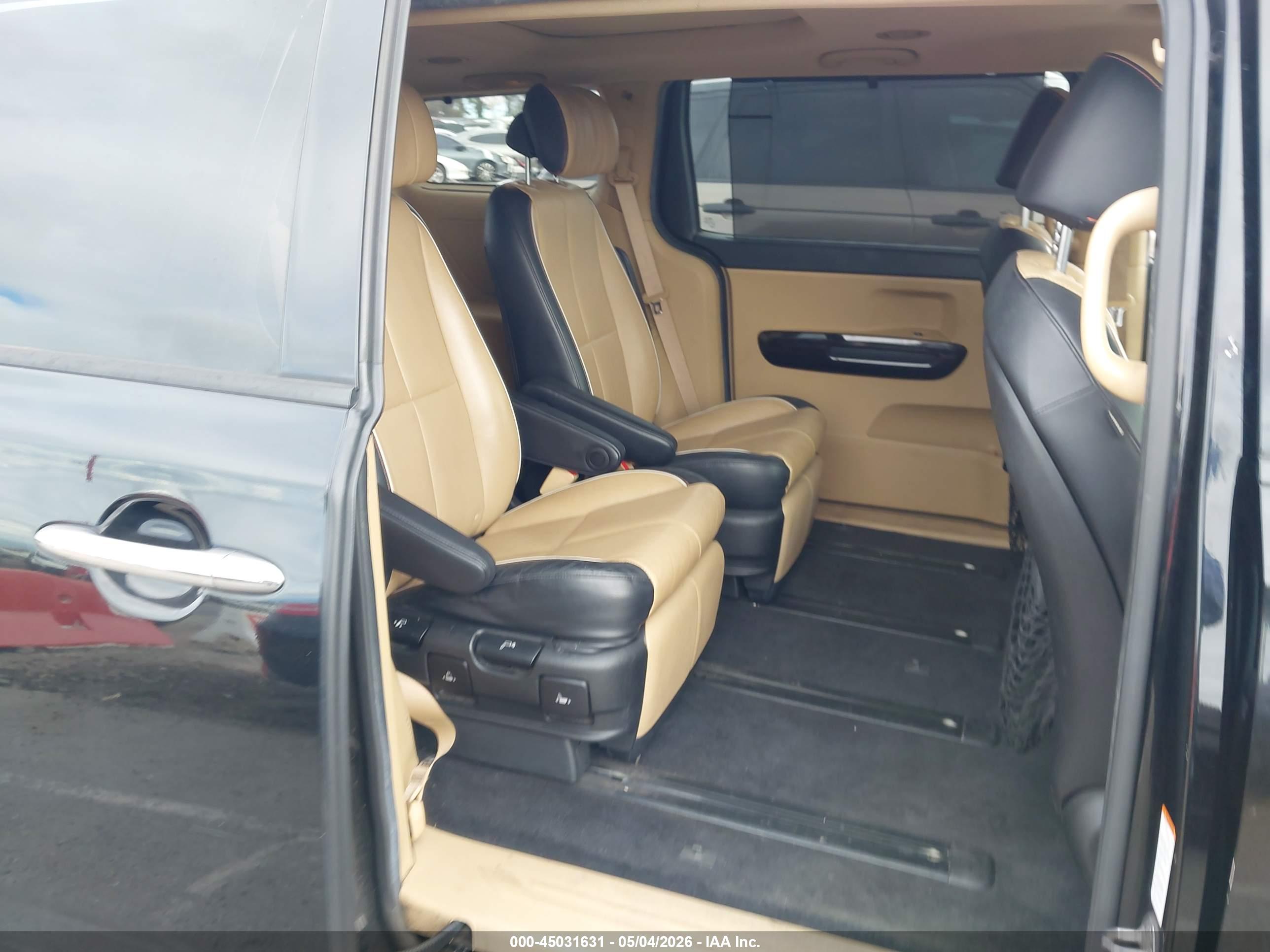 KIA SEDONA image 8