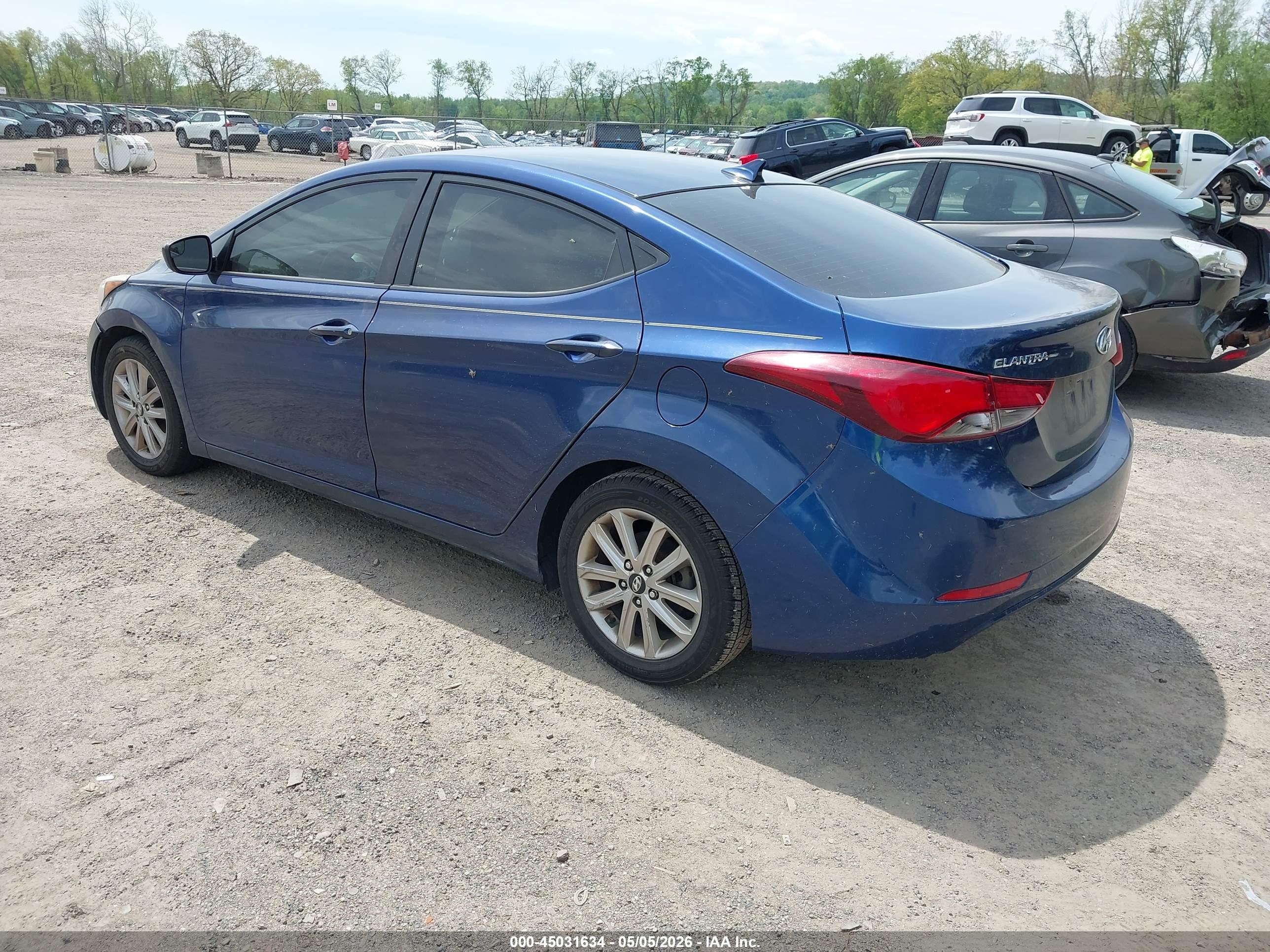 HYUNDAI ELANTRA image 3