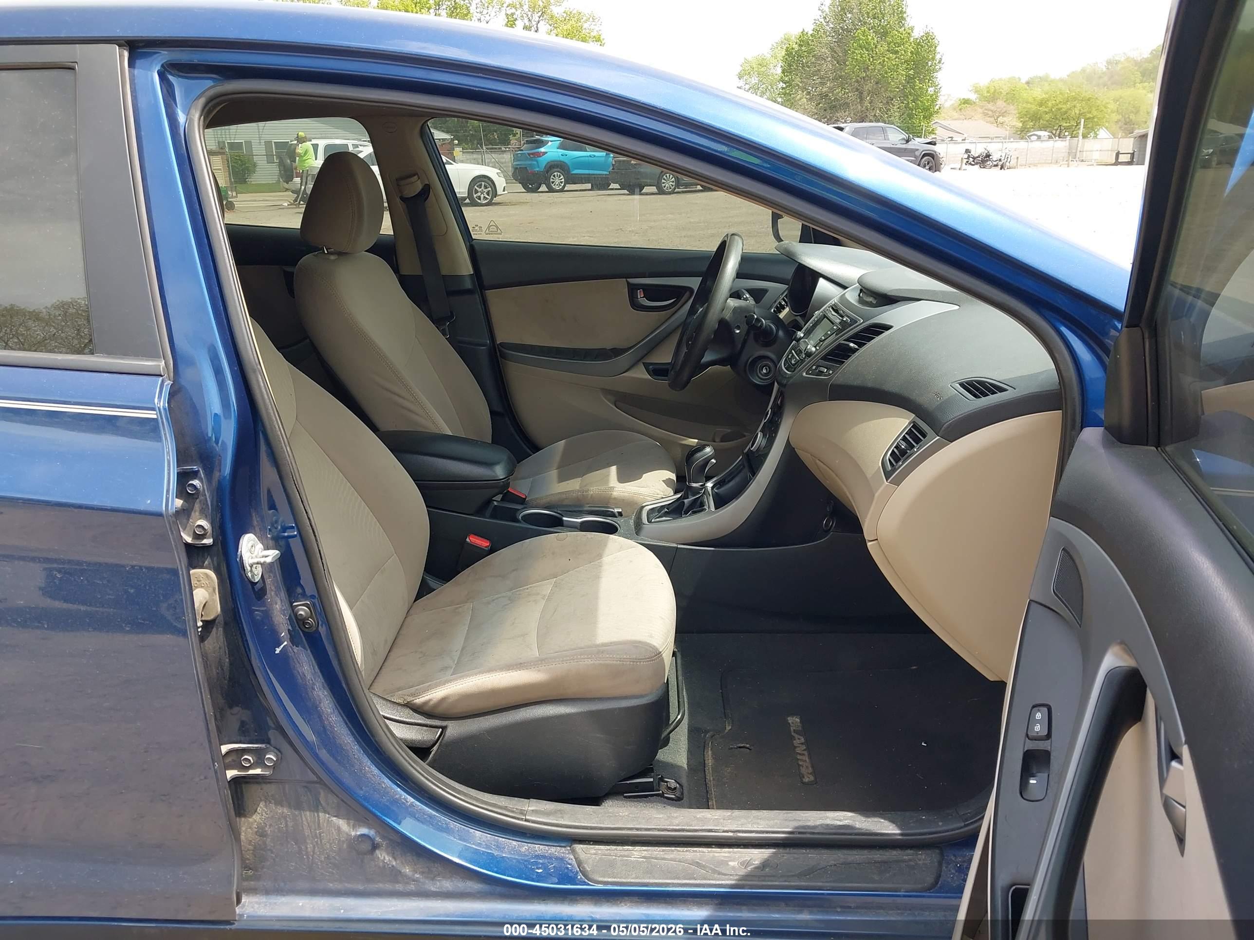 HYUNDAI ELANTRA image 5