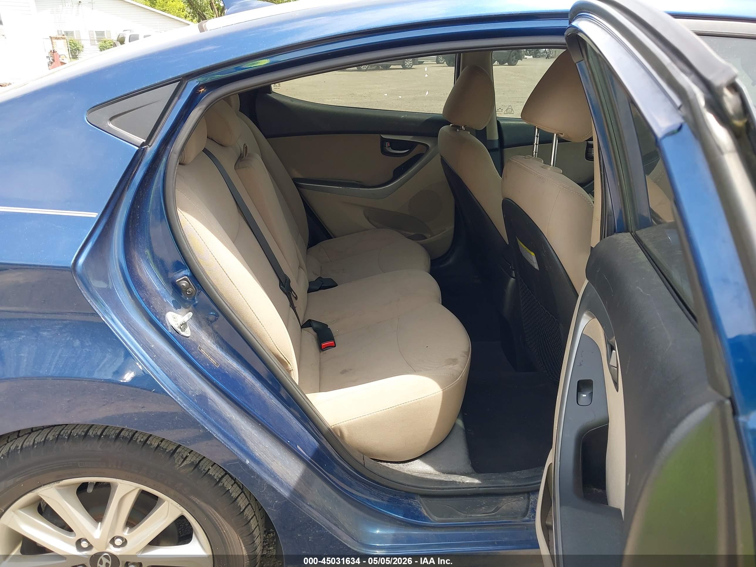 HYUNDAI ELANTRA image 8