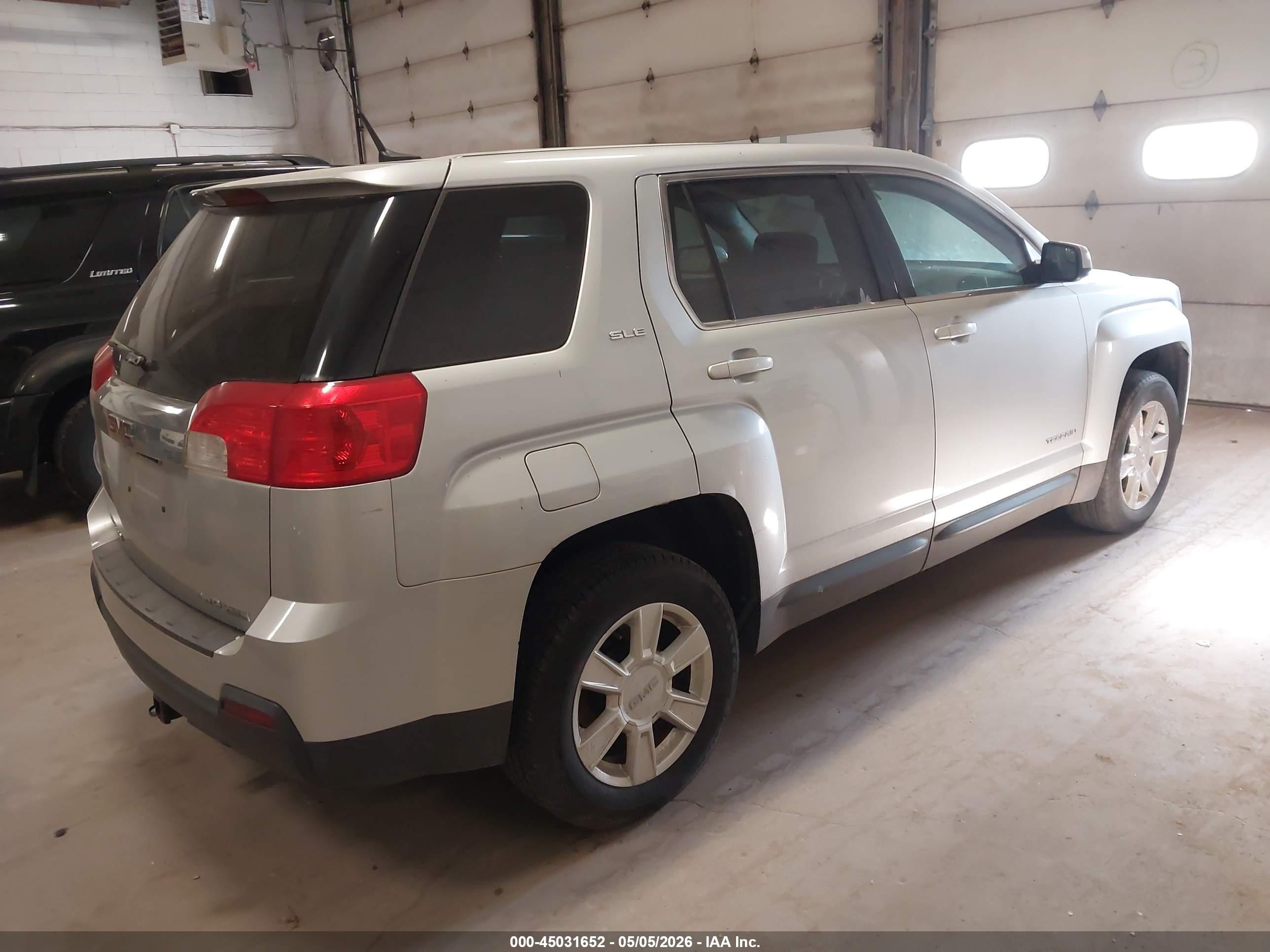 GMC TERRAIN image 4