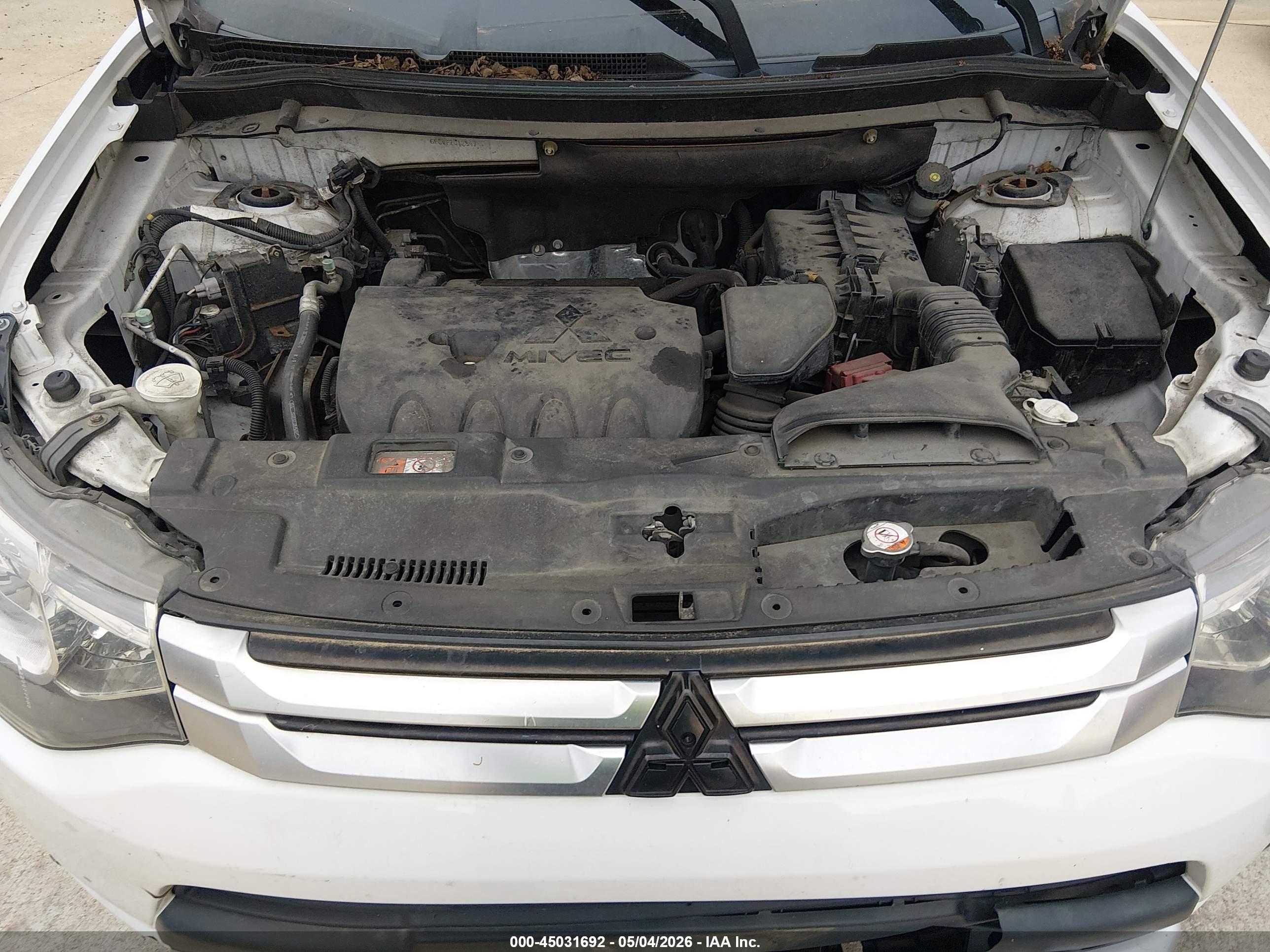 MITSUBISHI OUTLANDER image 10