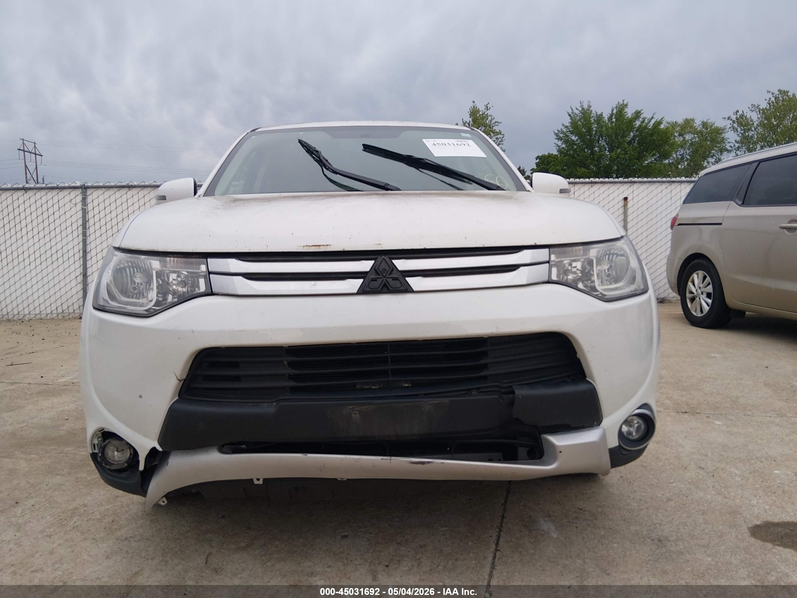 MITSUBISHI OUTLANDER image 6