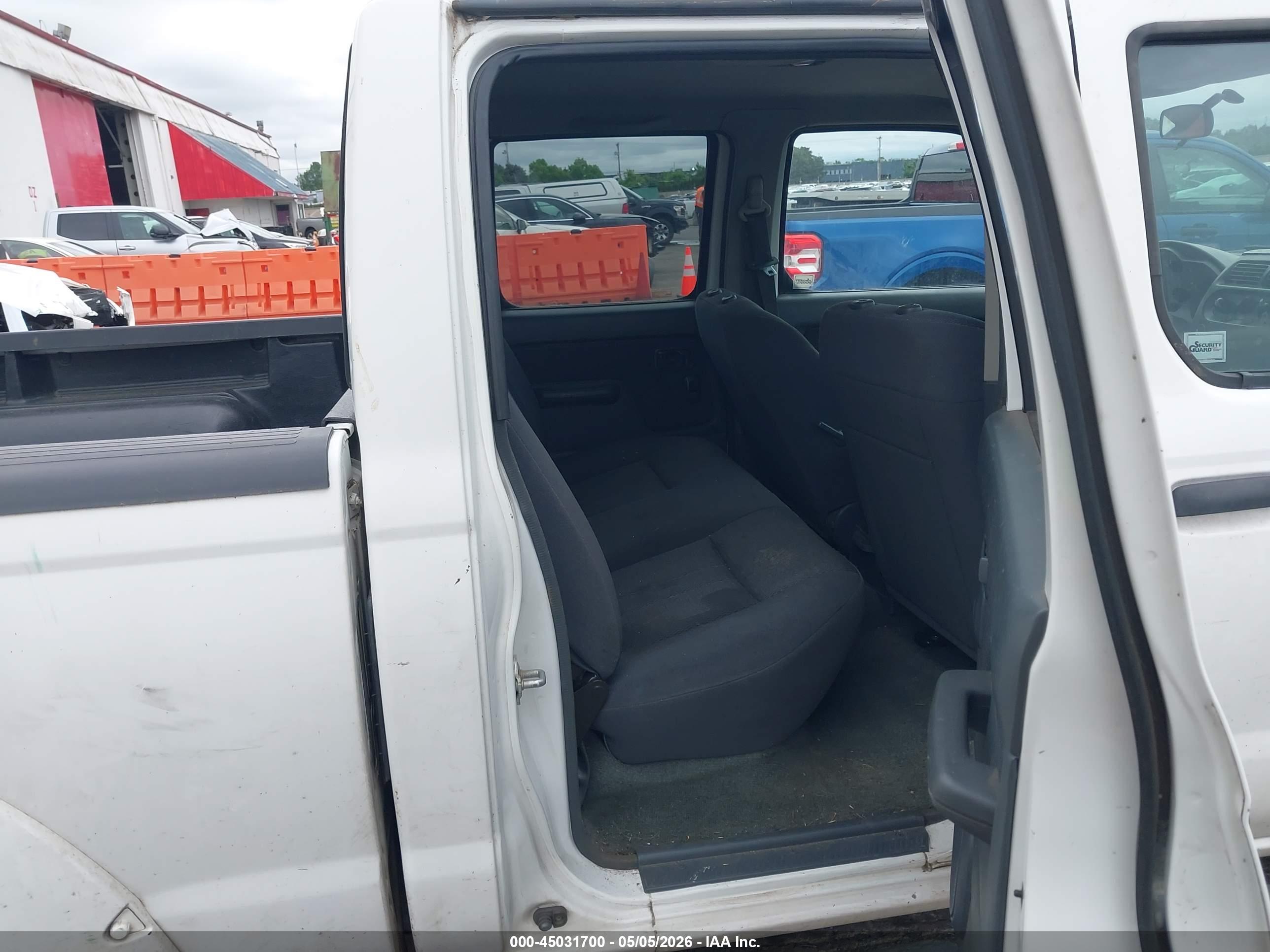 NISSAN FRONTIER image 8