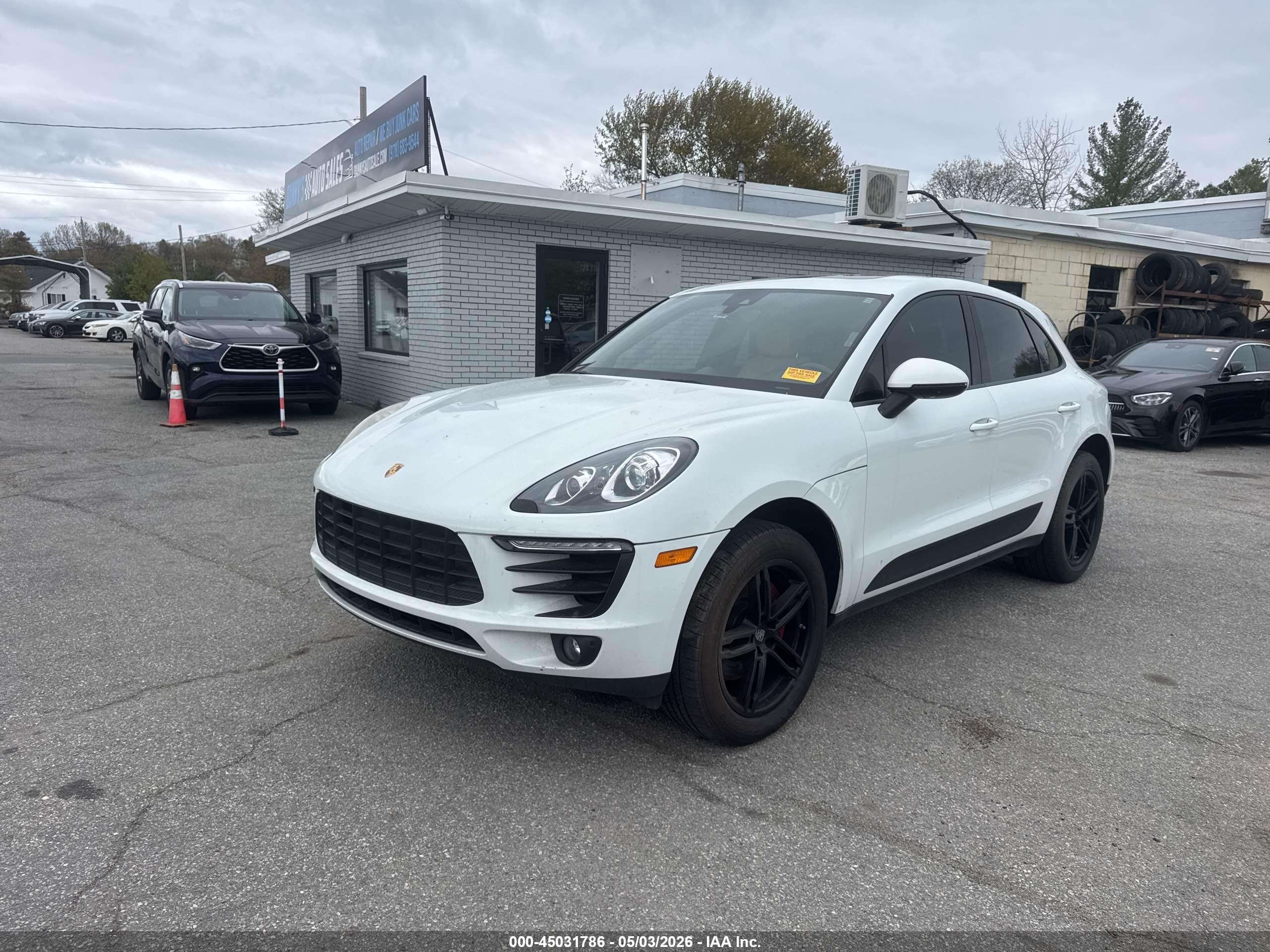 PORSCHE MACAN image 2