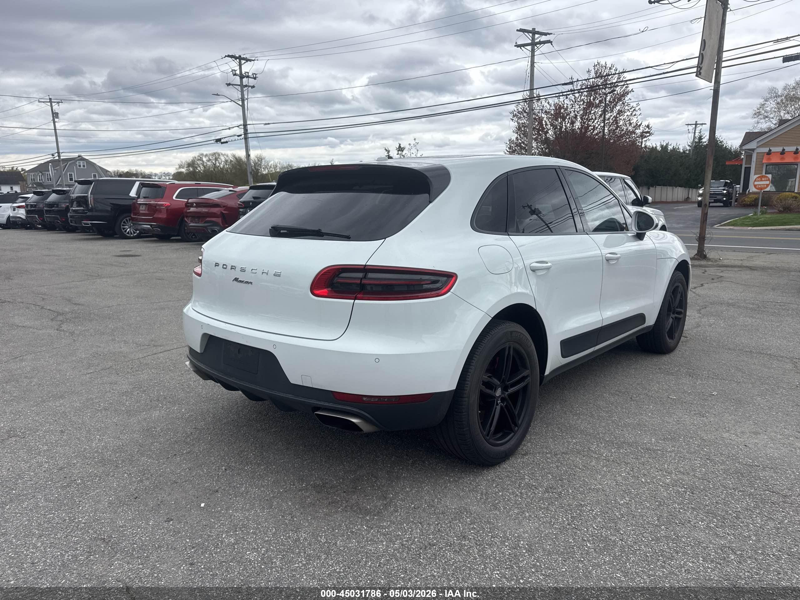 PORSCHE MACAN image 4