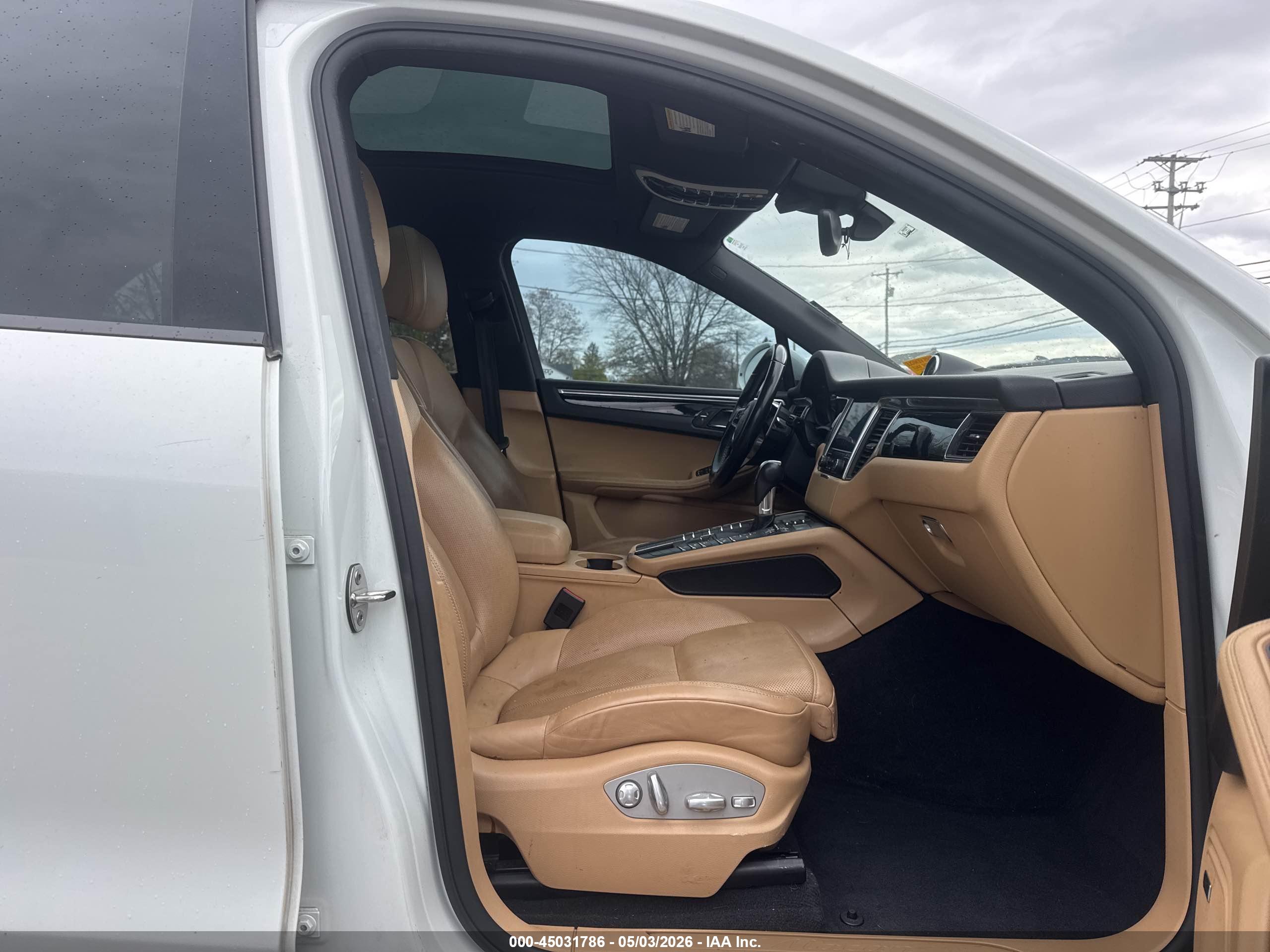 PORSCHE MACAN image 5