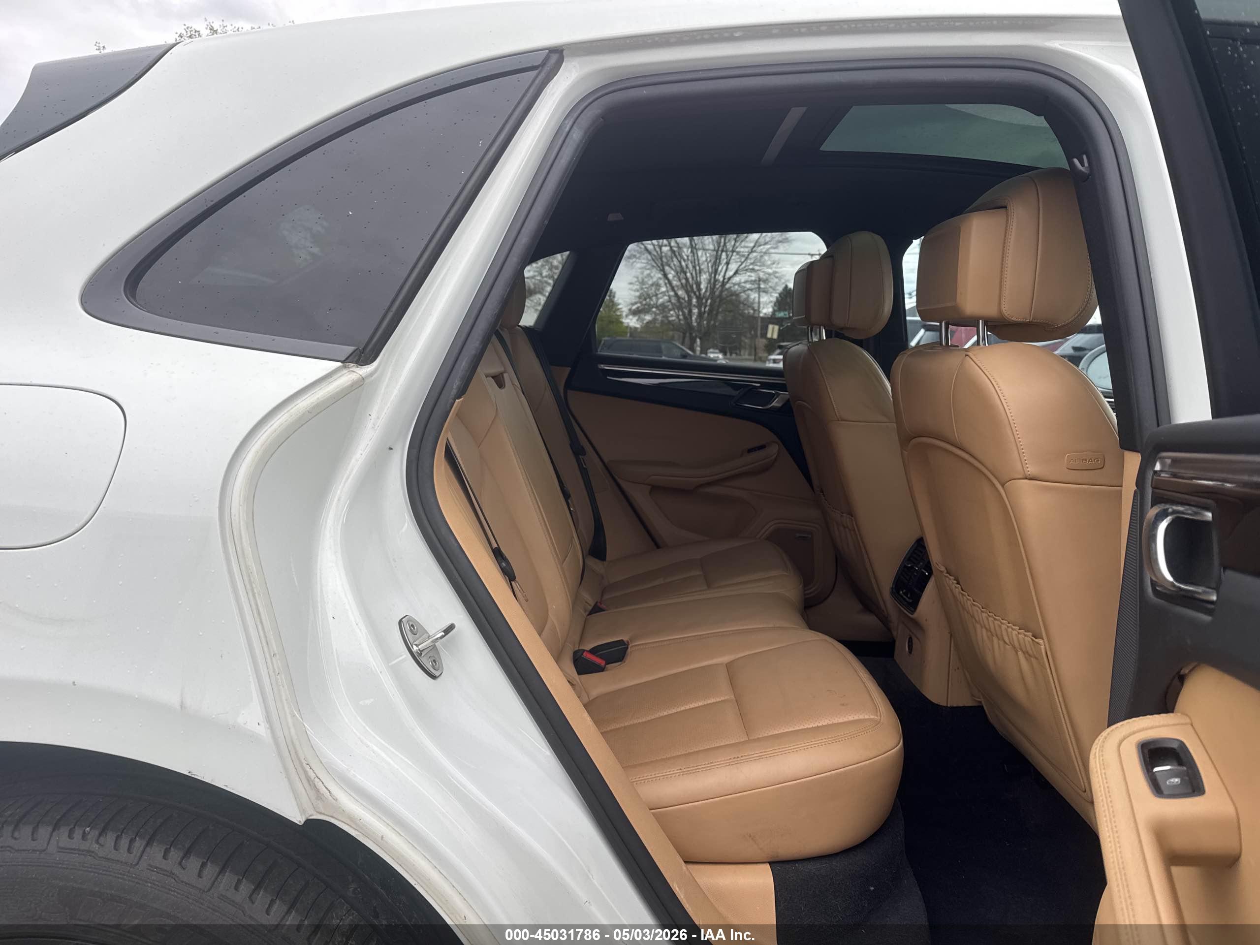 PORSCHE MACAN image 6