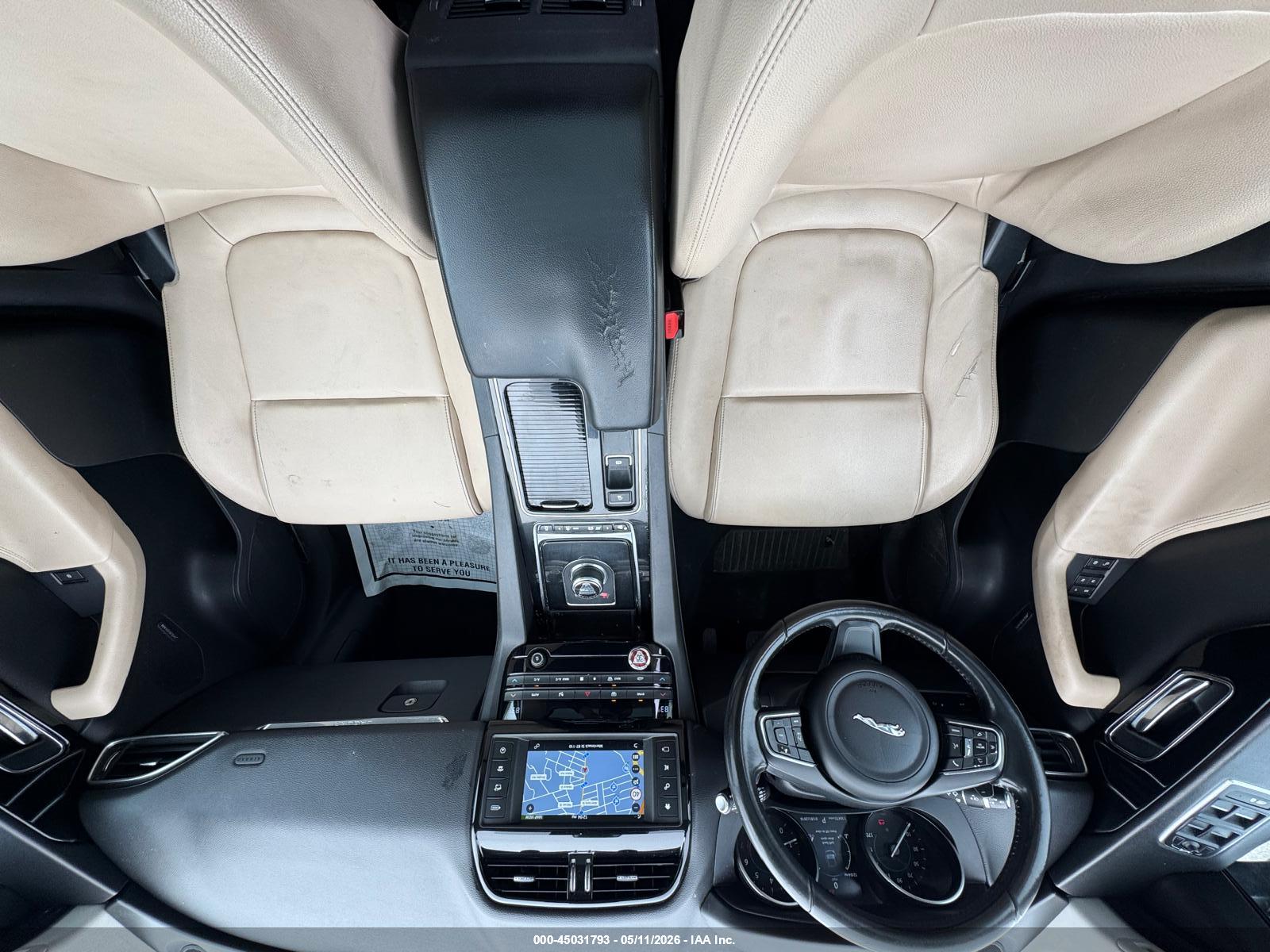 JAGUAR F-PACE image 8