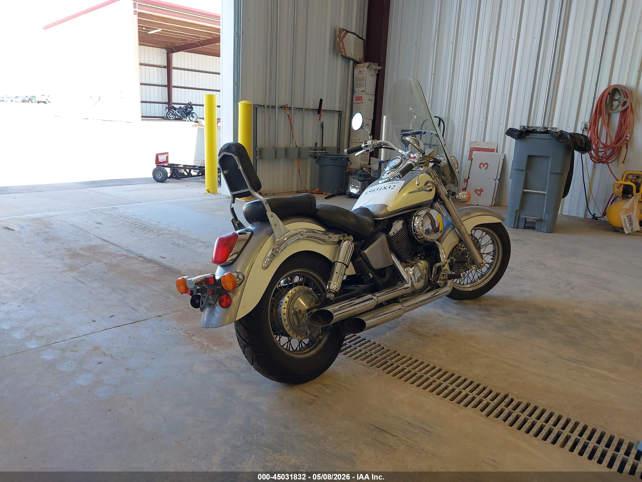 HONDA VT750 image 4